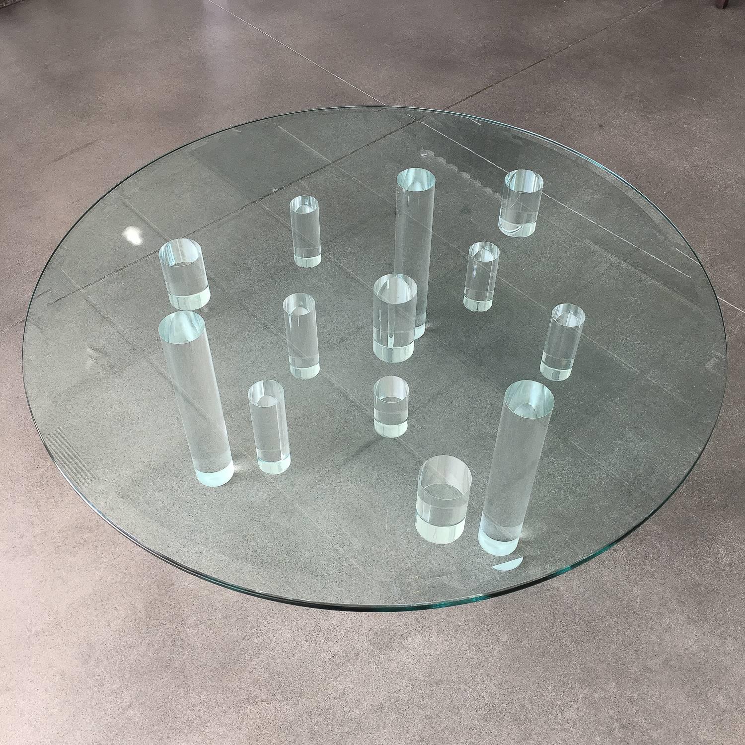 Sculptural Round Lucite Coffee Table In Excellent Condition In Chicago, IL