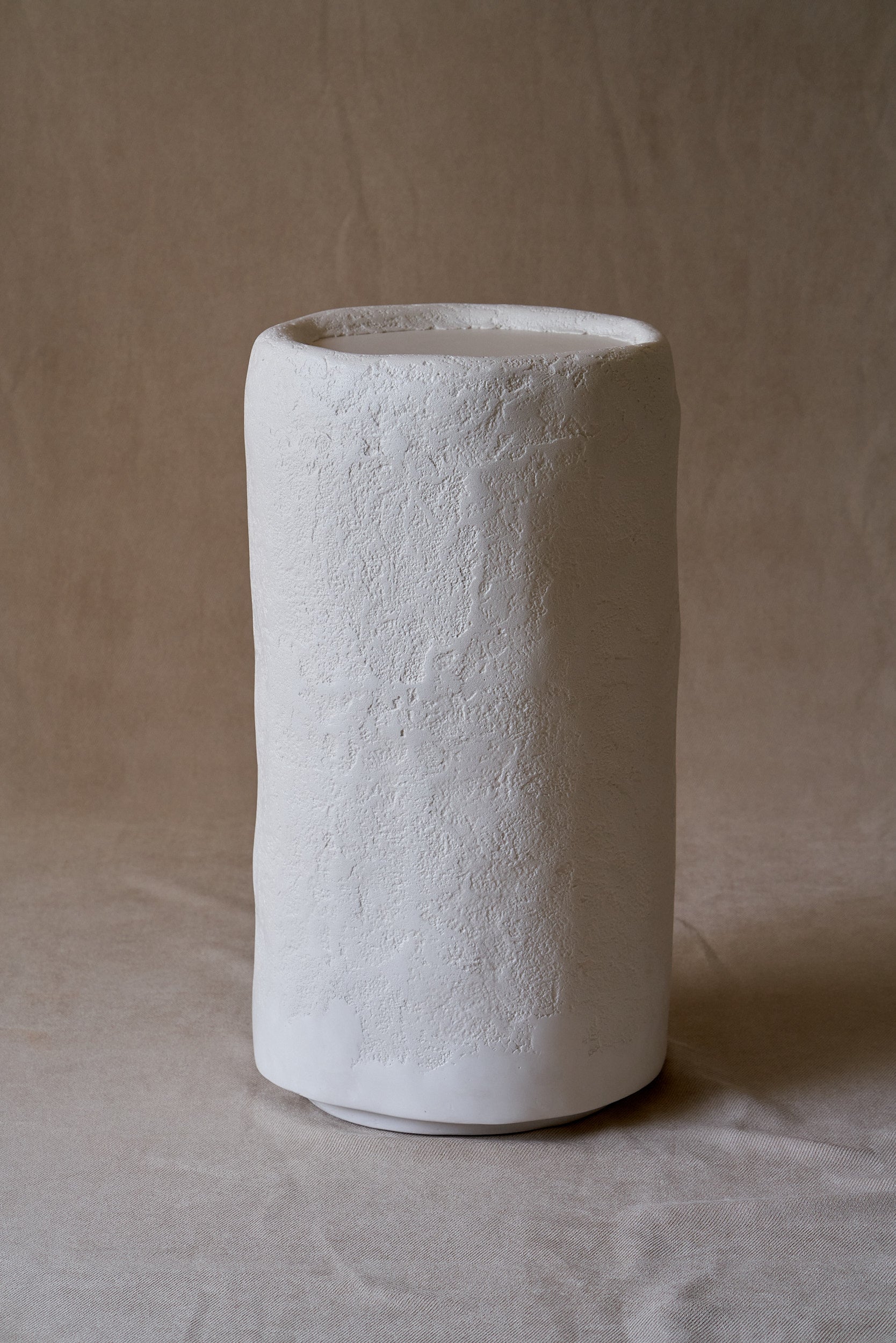 Sculptural round side table, Modern organic