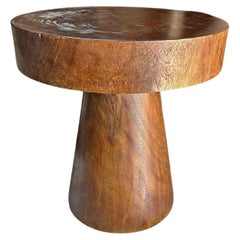 Tavolino rotondo scultoreo Suar Wood