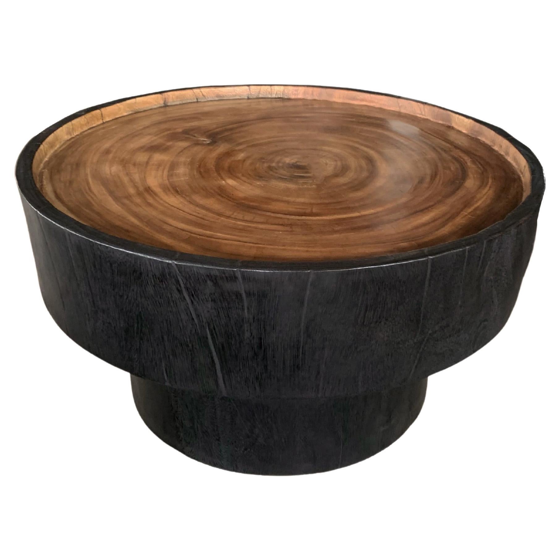 Table ronde sculpturale fabriquée à partir de bois de Mango massif