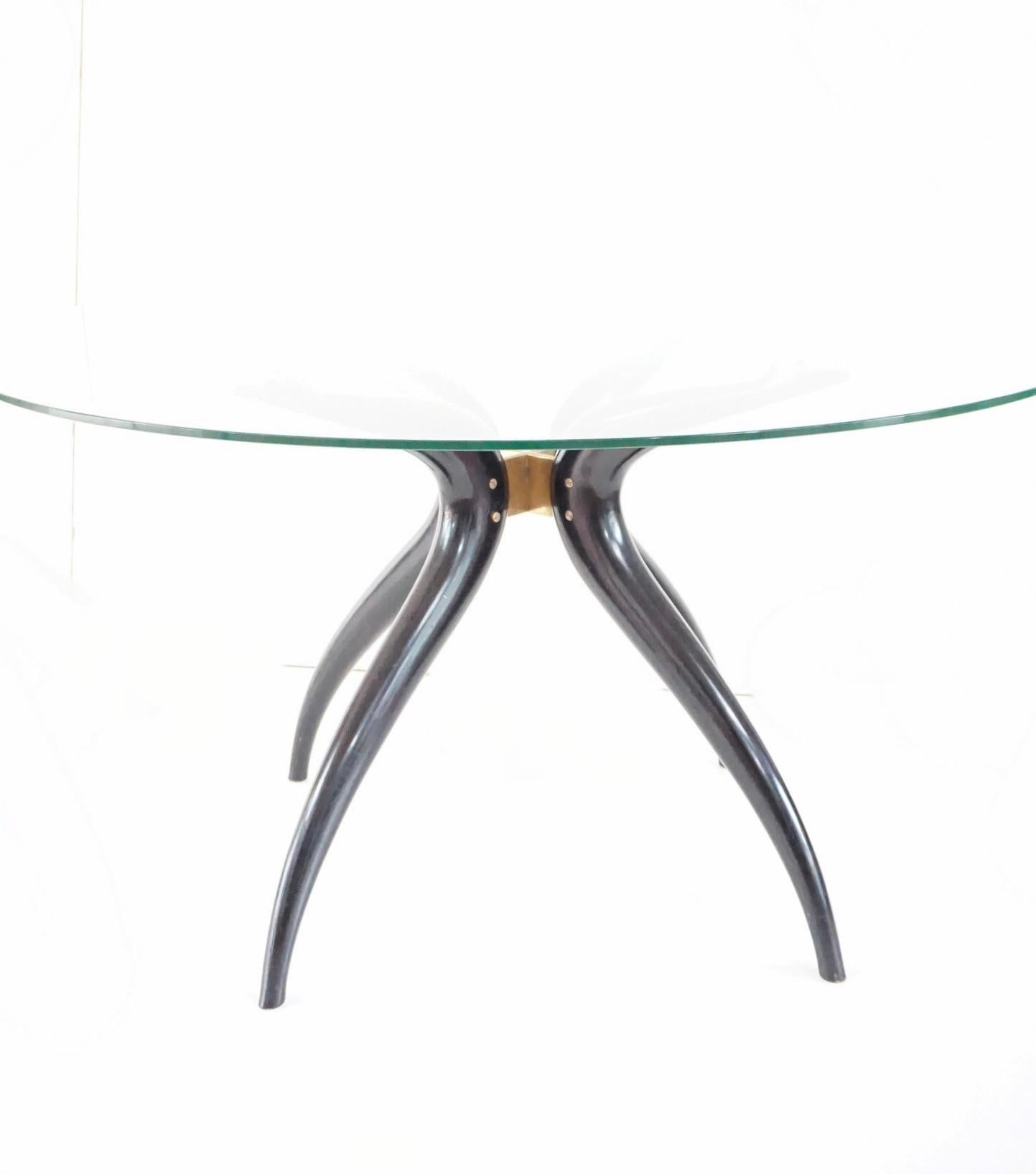 Mid-Century Modern Table ronde sculpturale, suivie C. Mollino, bois laqué laiton verre, 1945 en vente