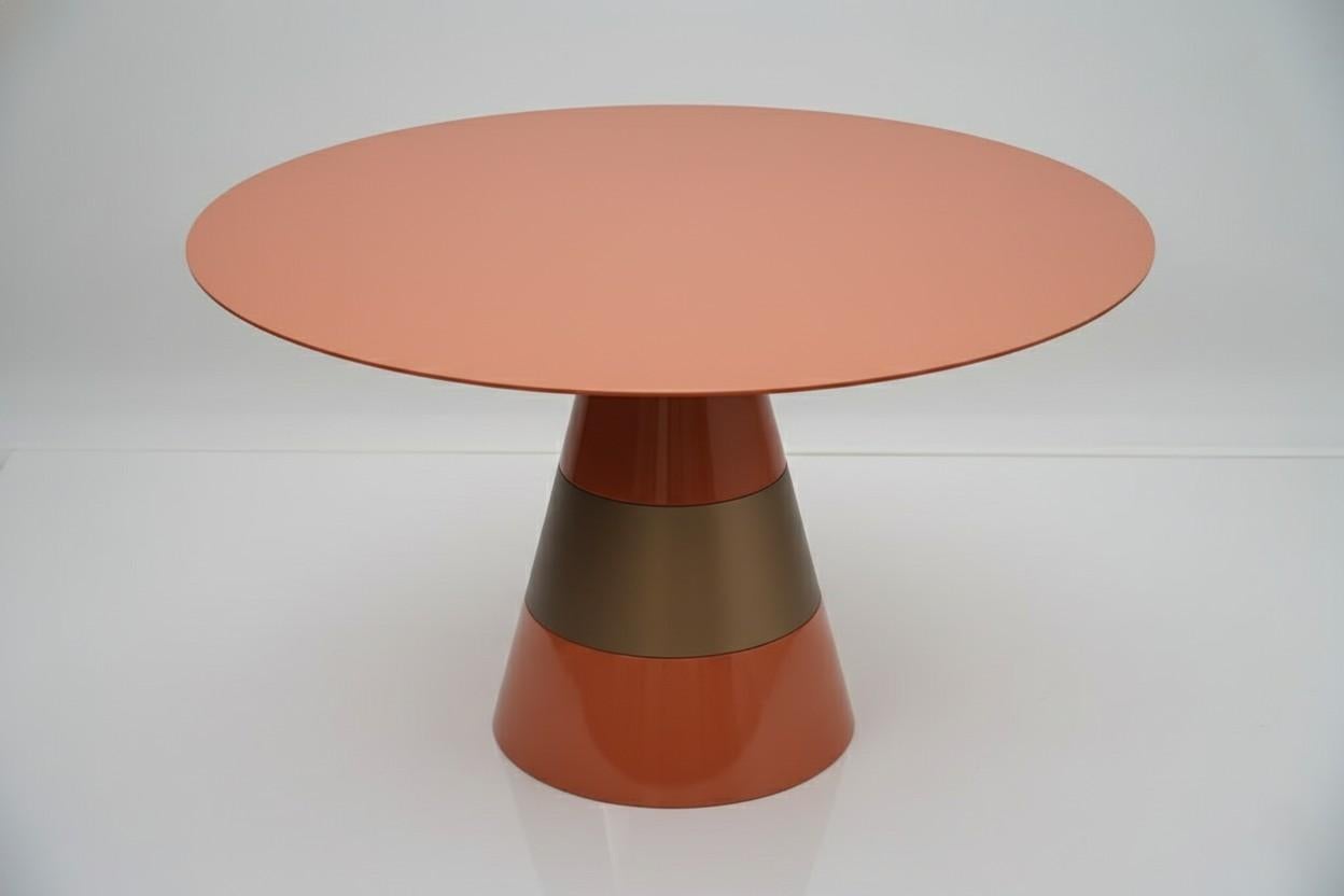 The Sculptural Round Table by Mondo Design Studio is conceived as a monolithic centerpiece — a work of functional art designed to blur the boundaries between furniture and sculpture. Each piece is meticulously handcrafted from reinforced resin,