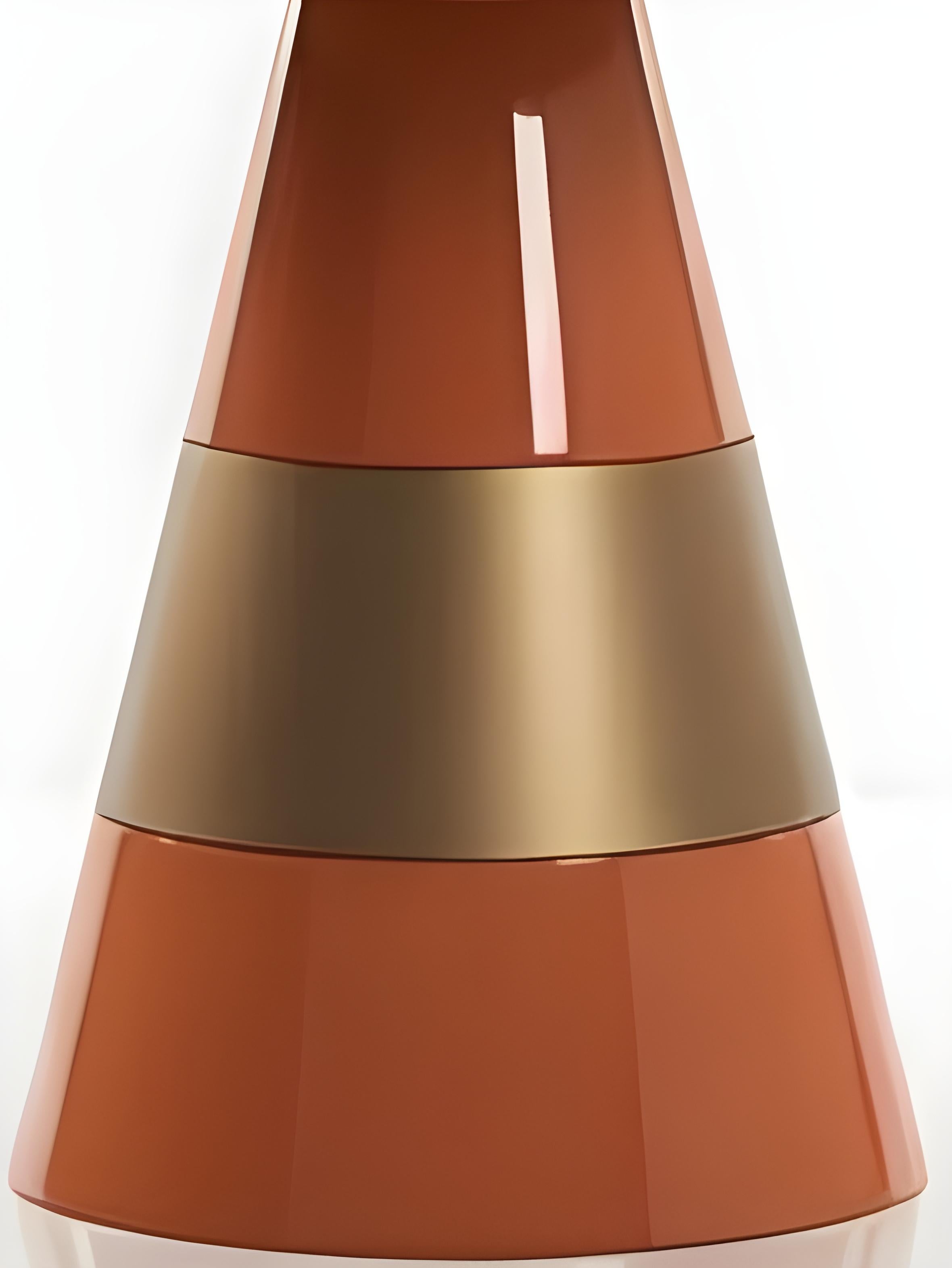 Skulpturaler runder Tisch für Innenräume oder überdachte Außenbereiche - Mondo Design Studio (Harz) im Angebot