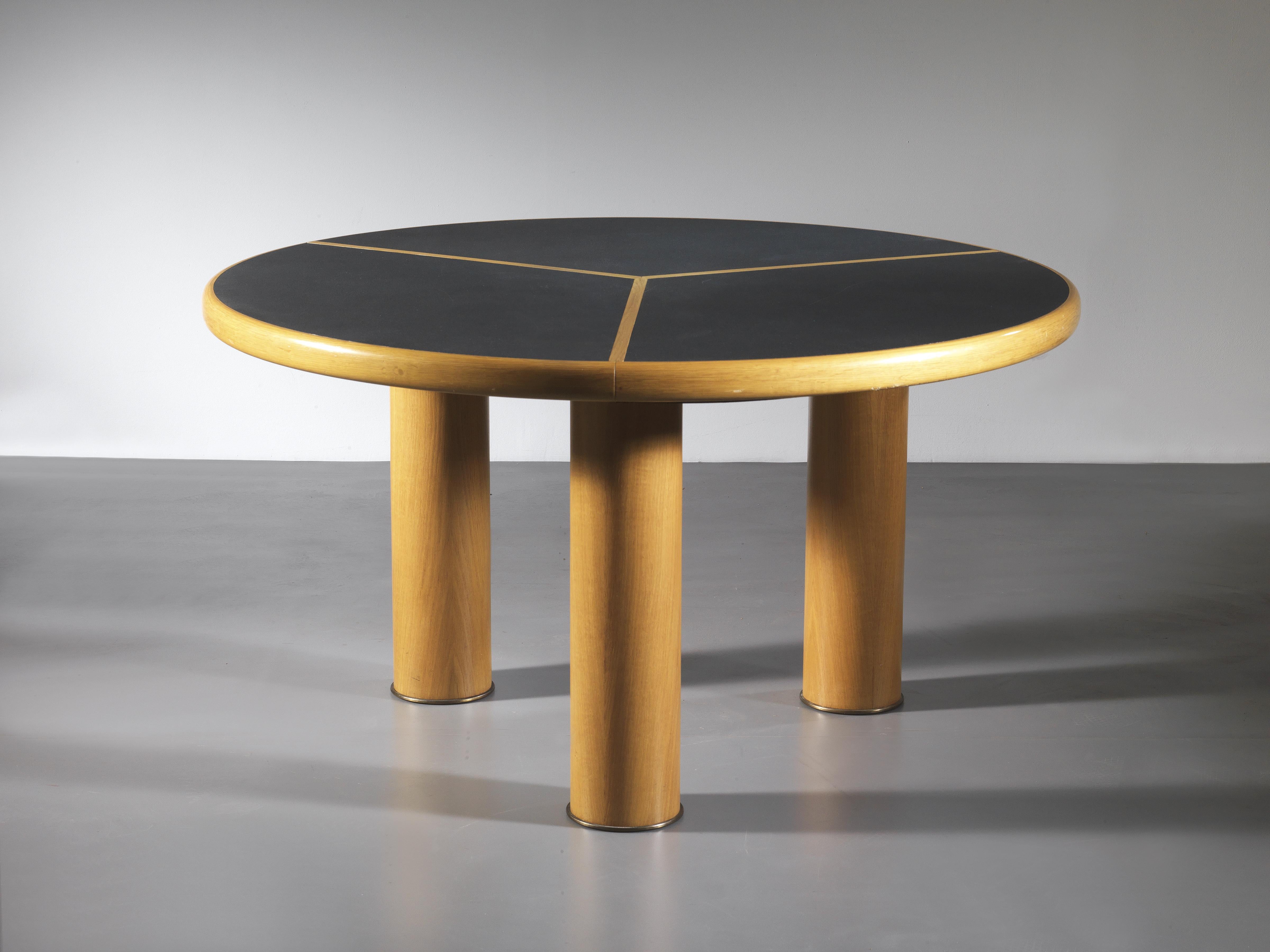 Italian Sculptural Round table in wood, brass and dark laminate, Italy 1970s For Sale