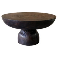 Mesa Redonda Escultórica Madera de Mango, Acabado Espresso, Moderno Orgánico