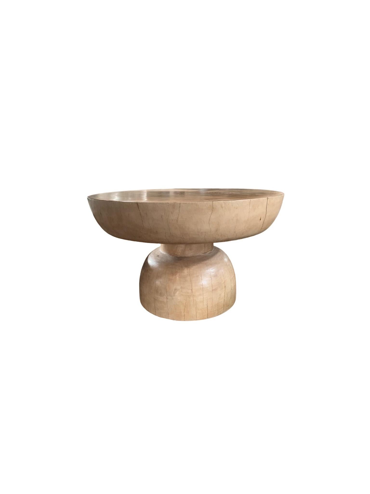 Organique Table ronde sculpturale en bois de Mango, organique moderne et organique en vente
