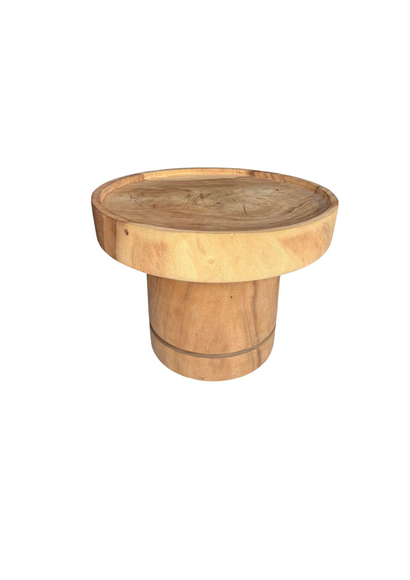 Sculptural Round Table: Solid Mango Wood, Natural Finish, Modern Organic In Good Condition For Sale In Jimbaran, Bali