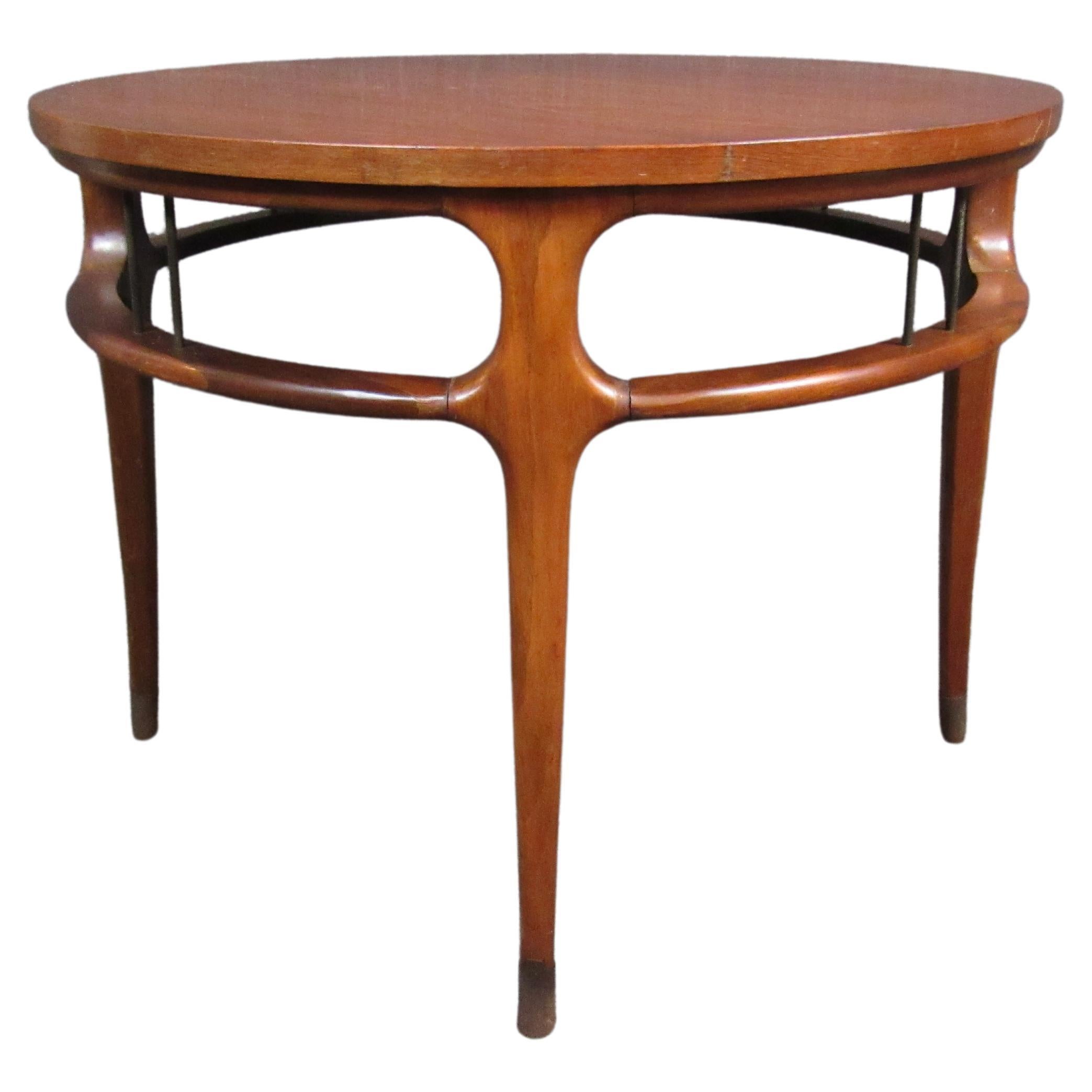 Lovely round vintage walnut table by Gordon's Inc. of Johnson City, Tennessee. Slim, elegant sculpted legs bring an element of sophistication into any space in the home or office. A 30