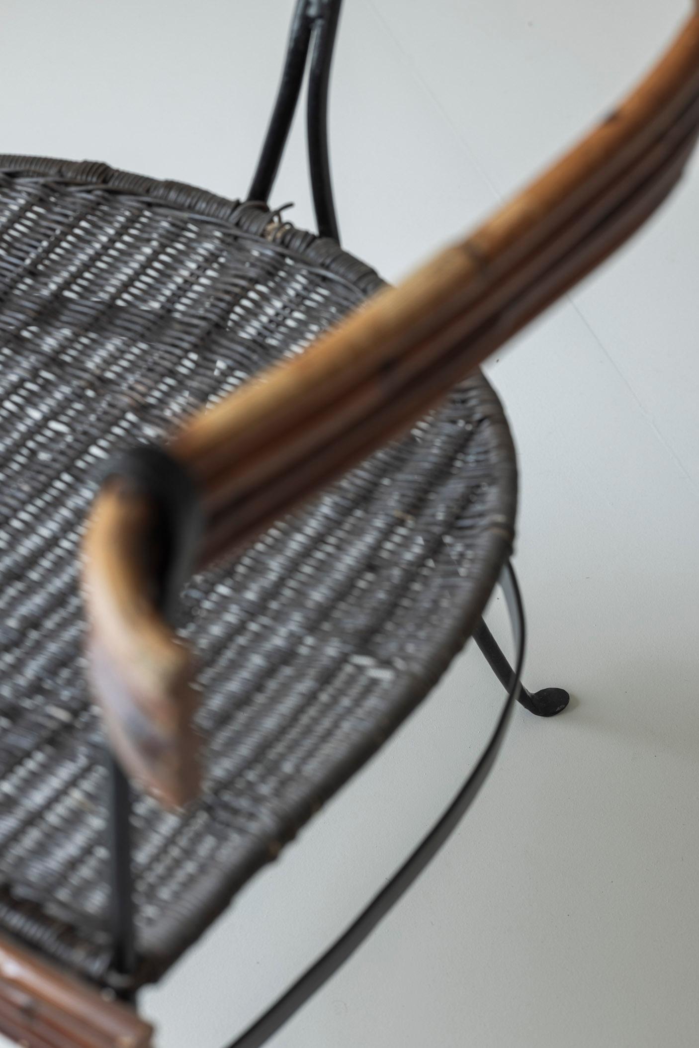 Fauteuil rustique sculptural provenant de France, datant des années 1960 en vente 10