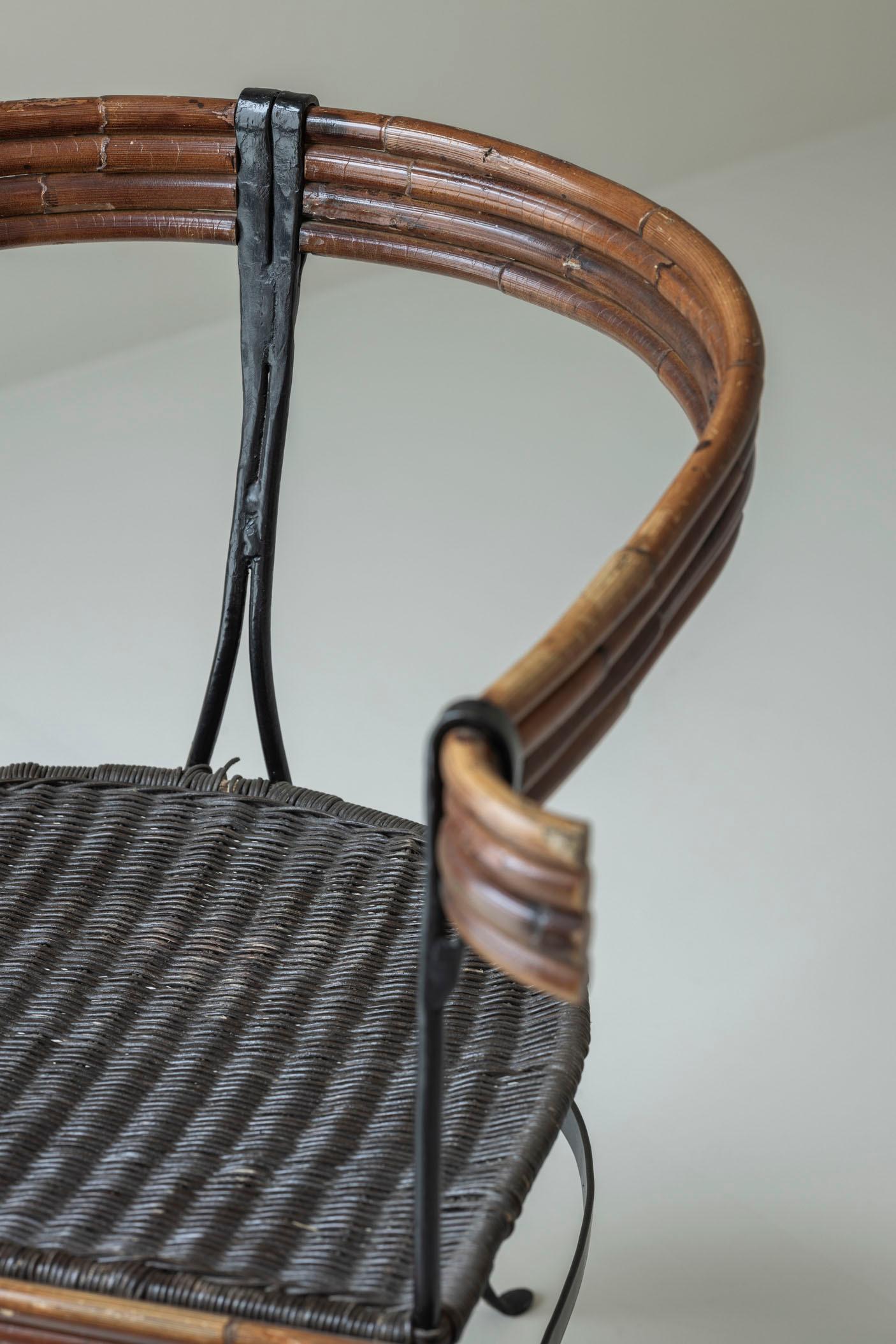 Fauteuil rustique sculptural provenant de France, datant des années 1960 en vente 1