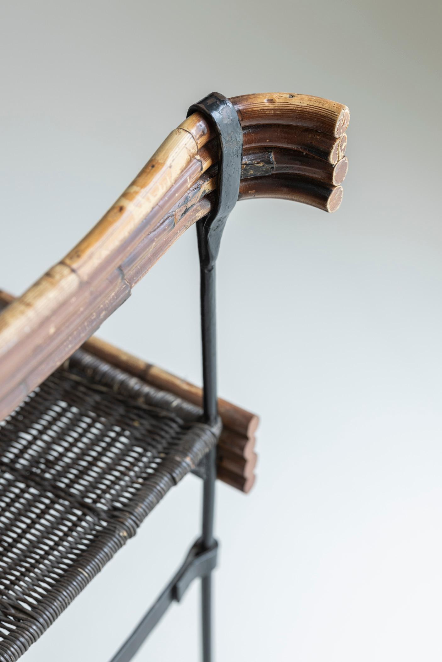 Fauteuil rustique sculptural provenant de France, datant des années 1960 en vente 2