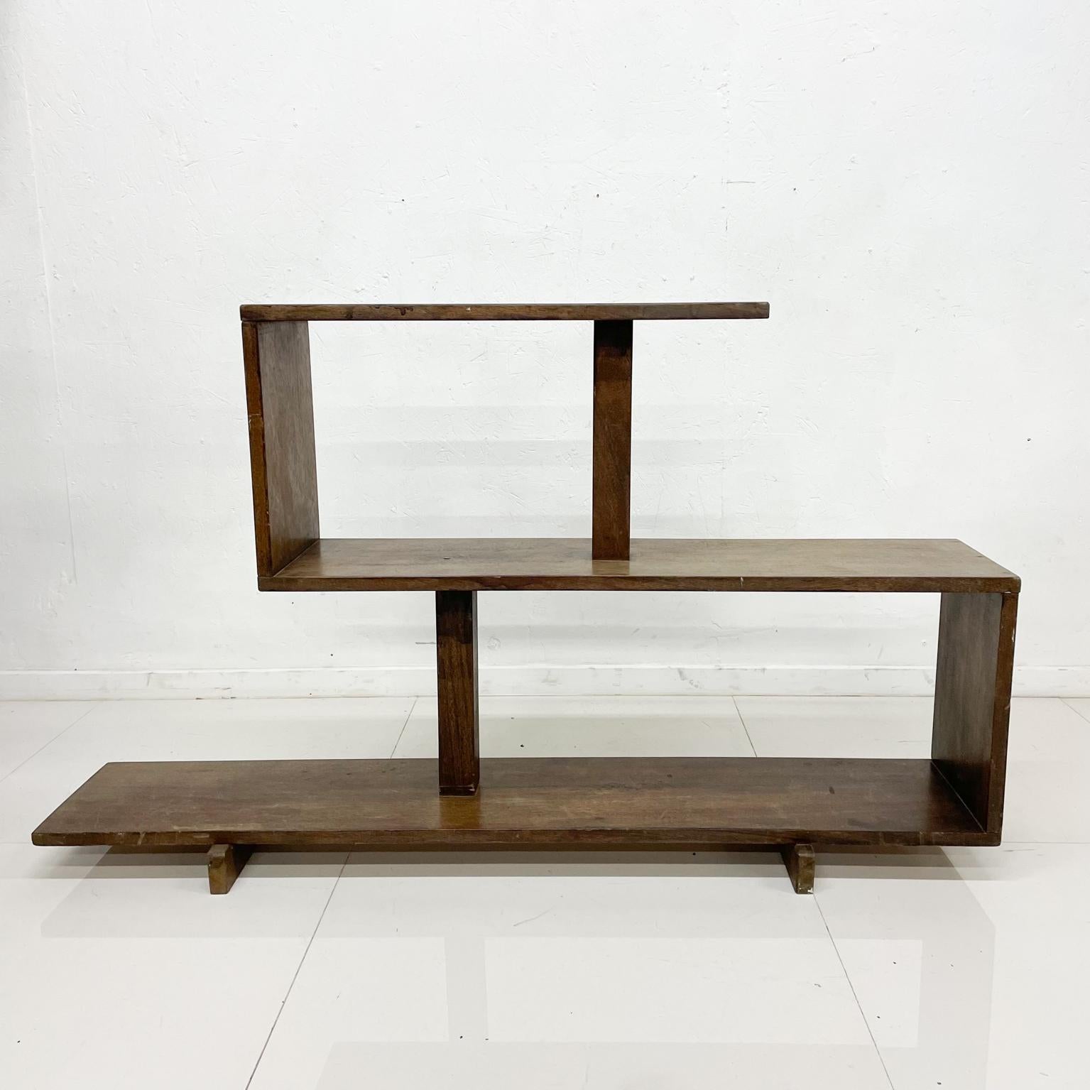 Bookcase
Sculptural S shape bookcase modern shelves in Solid Mahogany 1960s midcentury vintage
Unmarked
Measures: 28.75 H x 11.5 D x 48 W inches
In original unrestored preowned condition. Wear and use present.
Refer to images