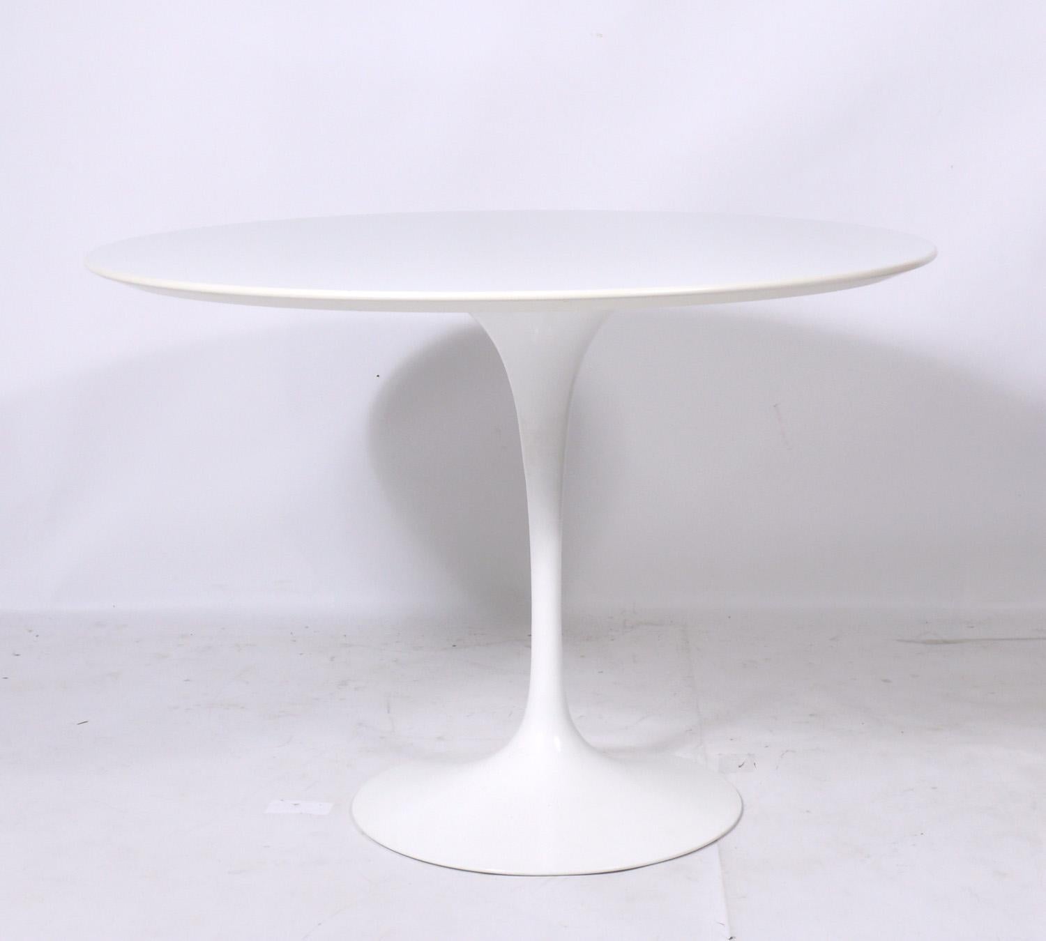 Sculptural dining table, designed by Eero Saarinen for Knoll, American, circa 2000s. Measure: 42
