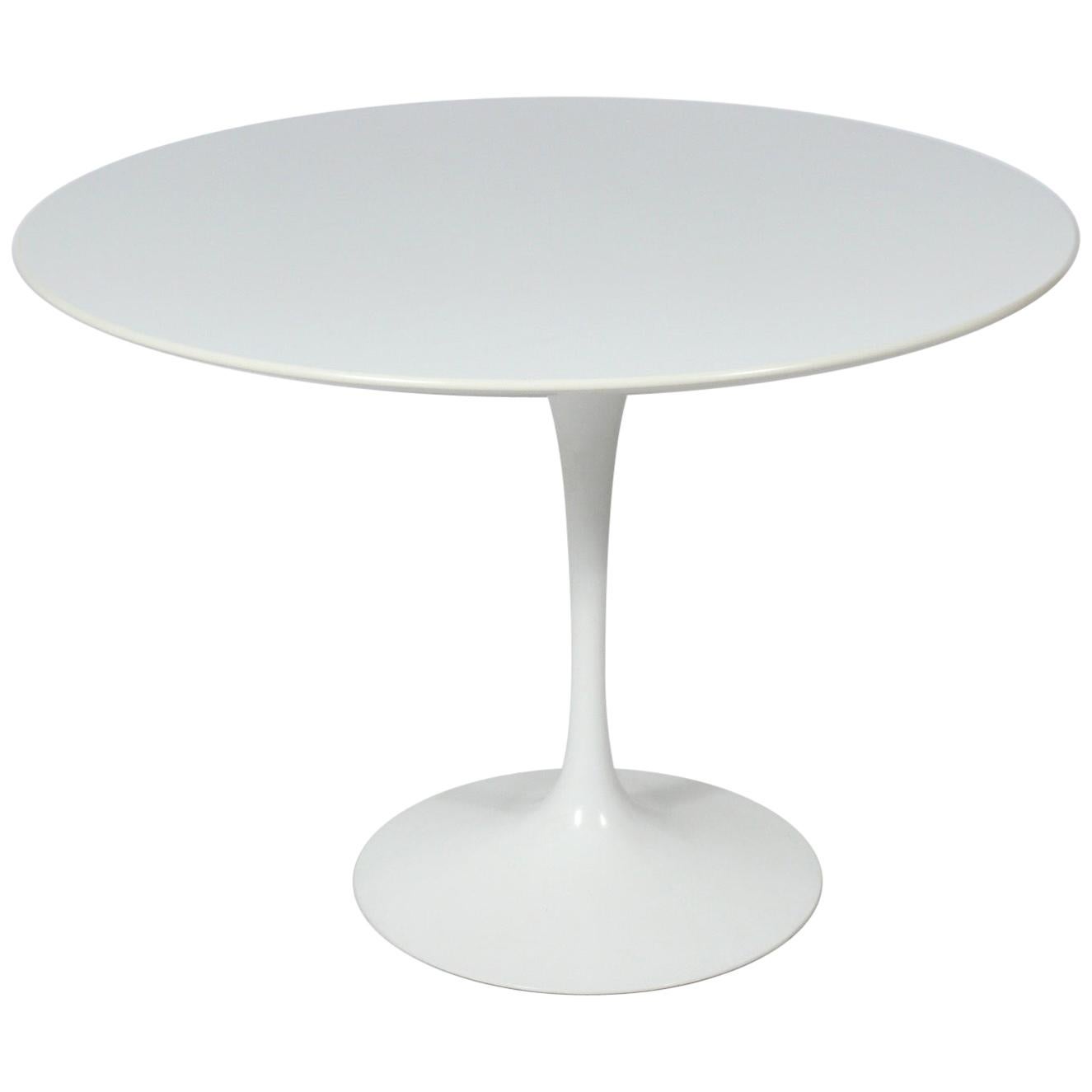 Sculptural Saarinen Dining Table by Knoll