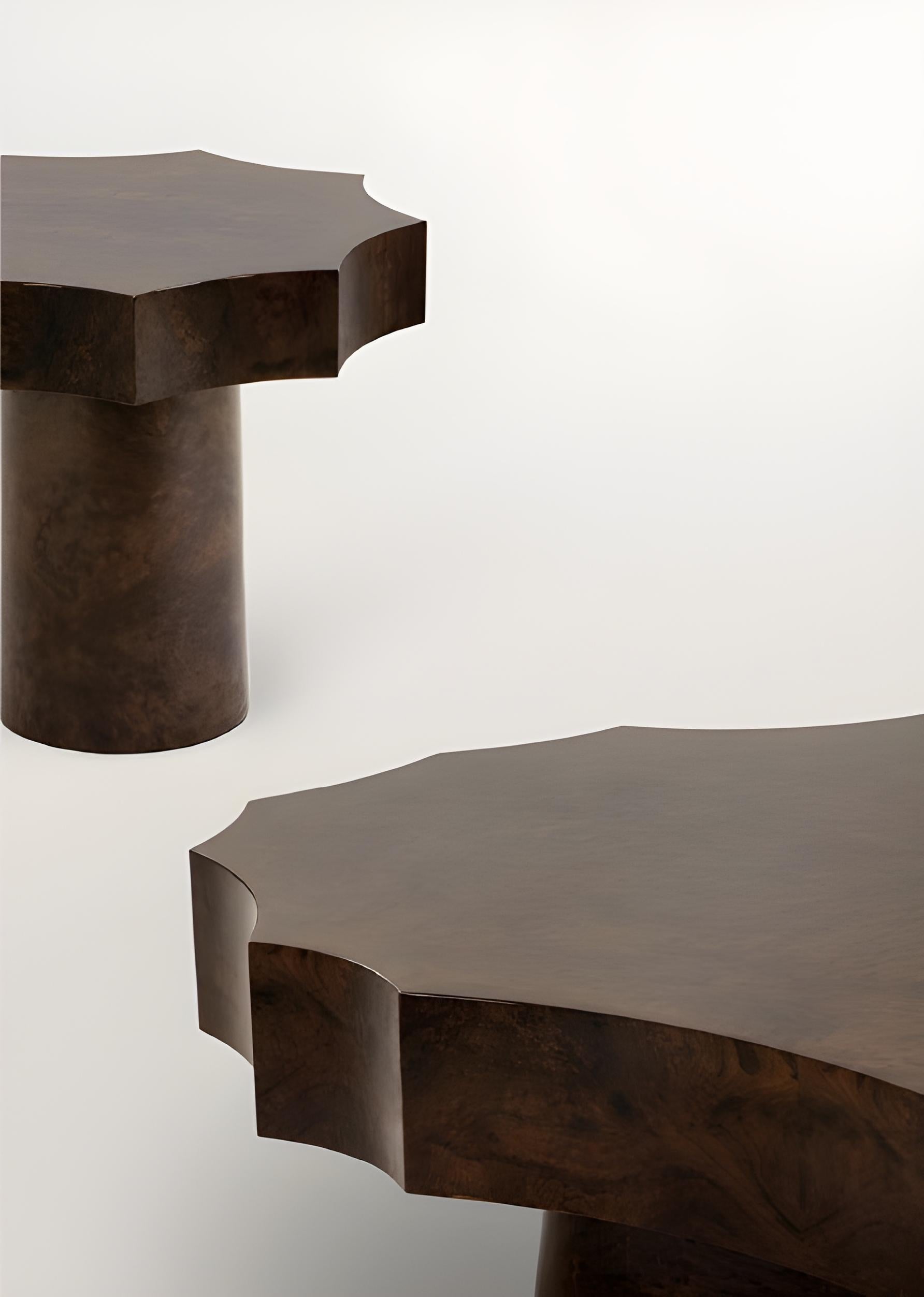 Table d'appoint moderne festonnée en racine de noyer brillant Neuf - En vente à NEW YORK, NY