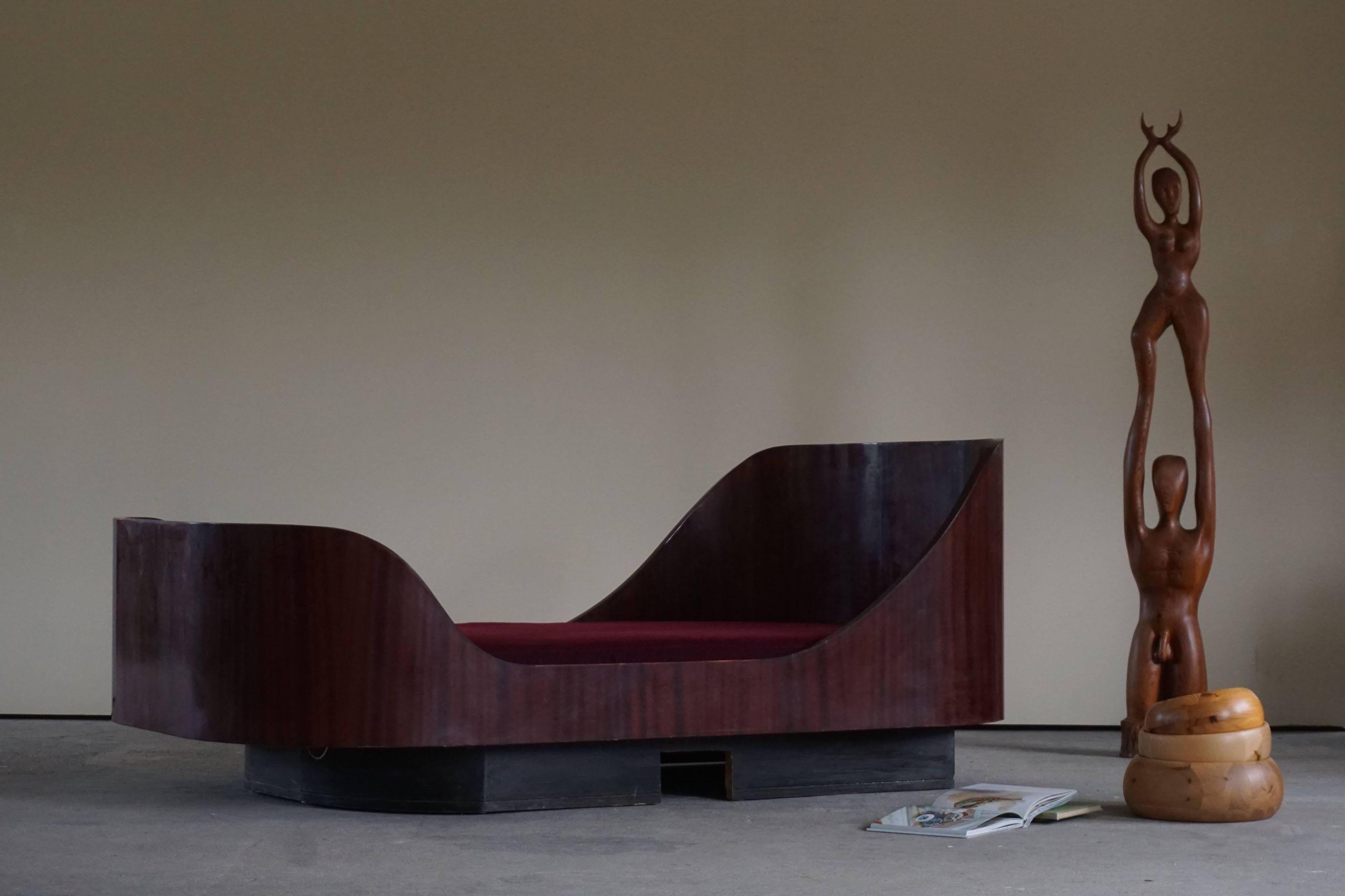 Sculptural Scandinavian art deco bed / daybed in mahogany, 1940s. Such great lines in this vintage piece.
Perfect for a quick rest.