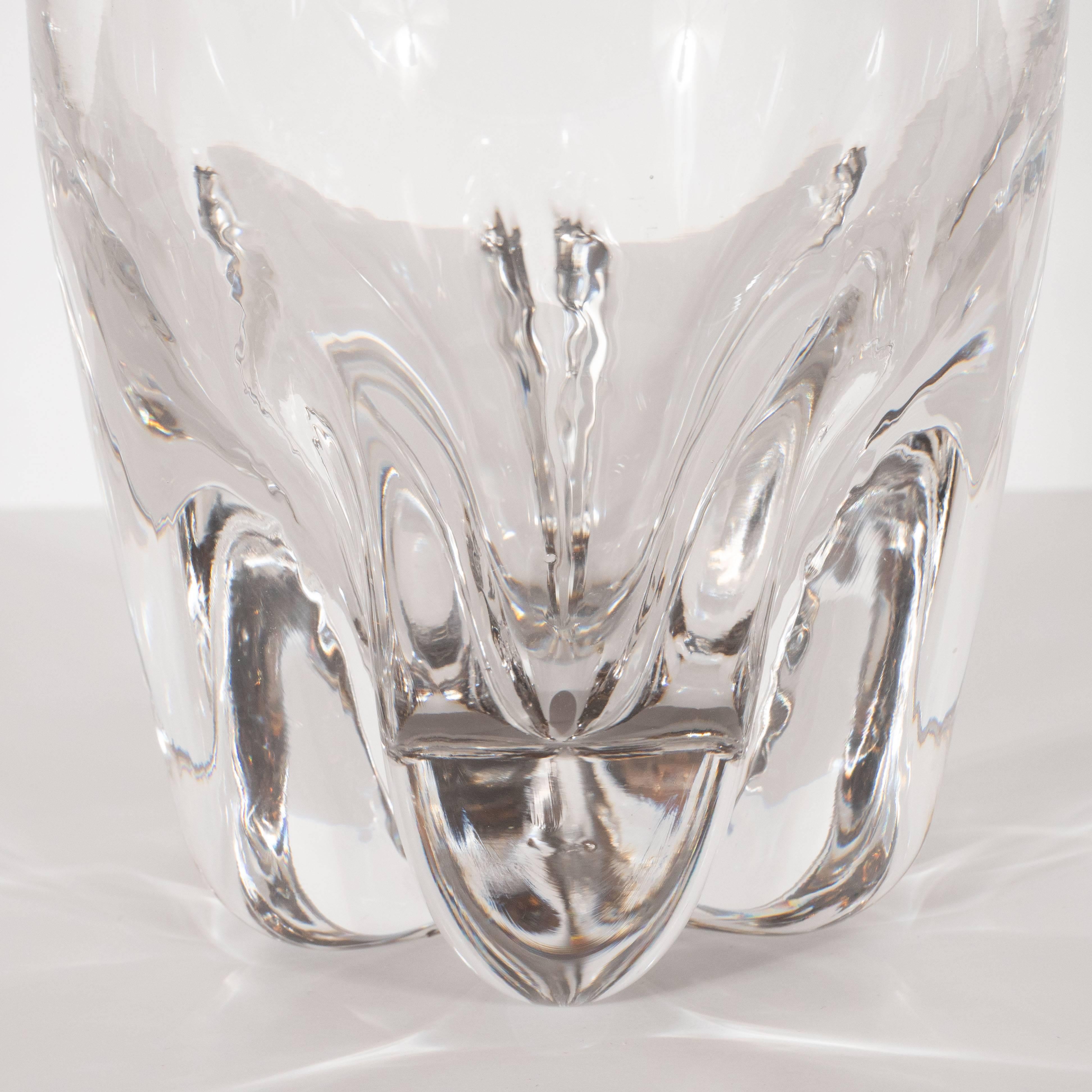 Mid-Century Modern Vase scandinave sculptural en verre translucide soufflé à la bouche, moderne du milieu du siècle dernier en vente