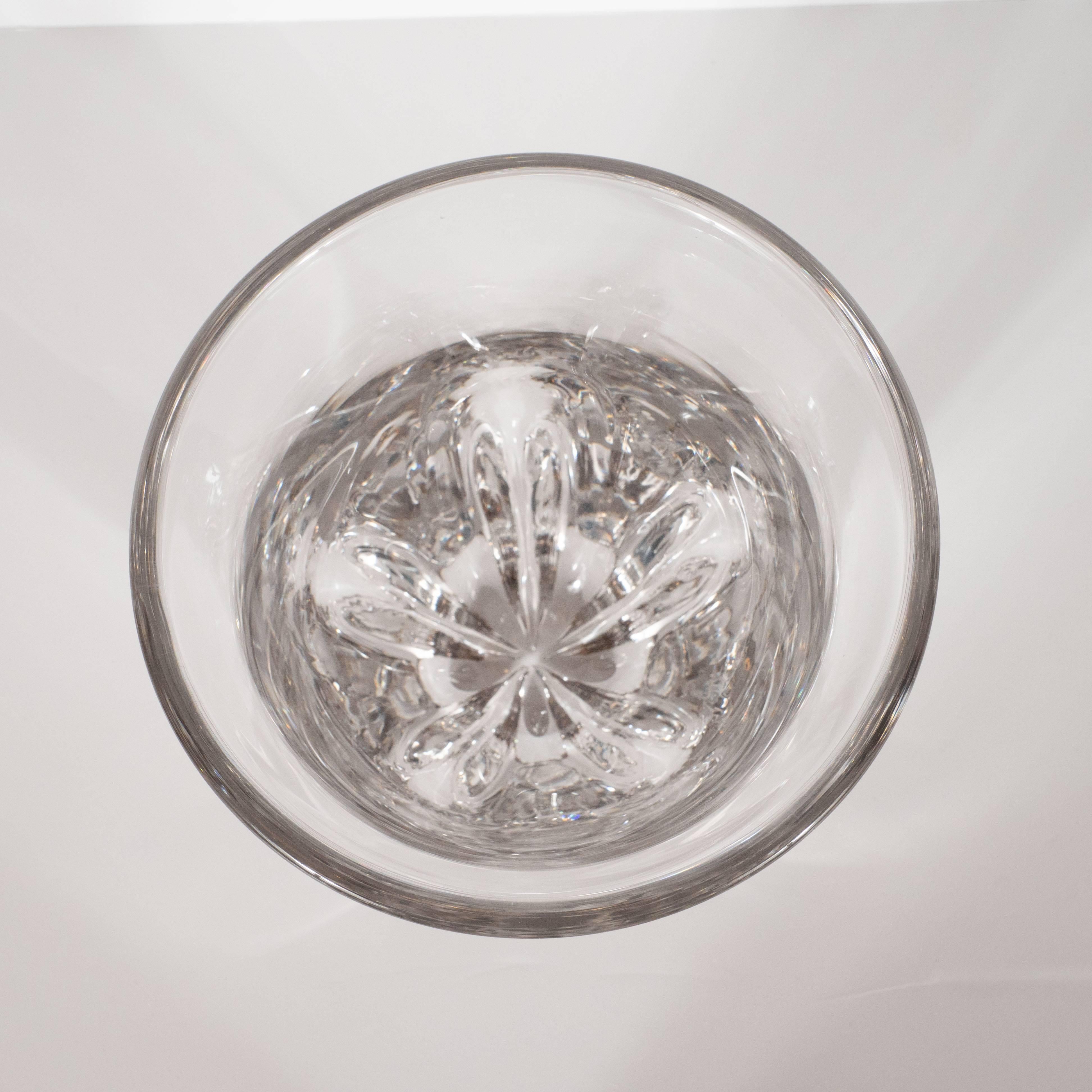 Milieu du XXe siècle Vase scandinave sculptural en verre translucide soufflé à la bouche, moderne du milieu du siècle dernier en vente