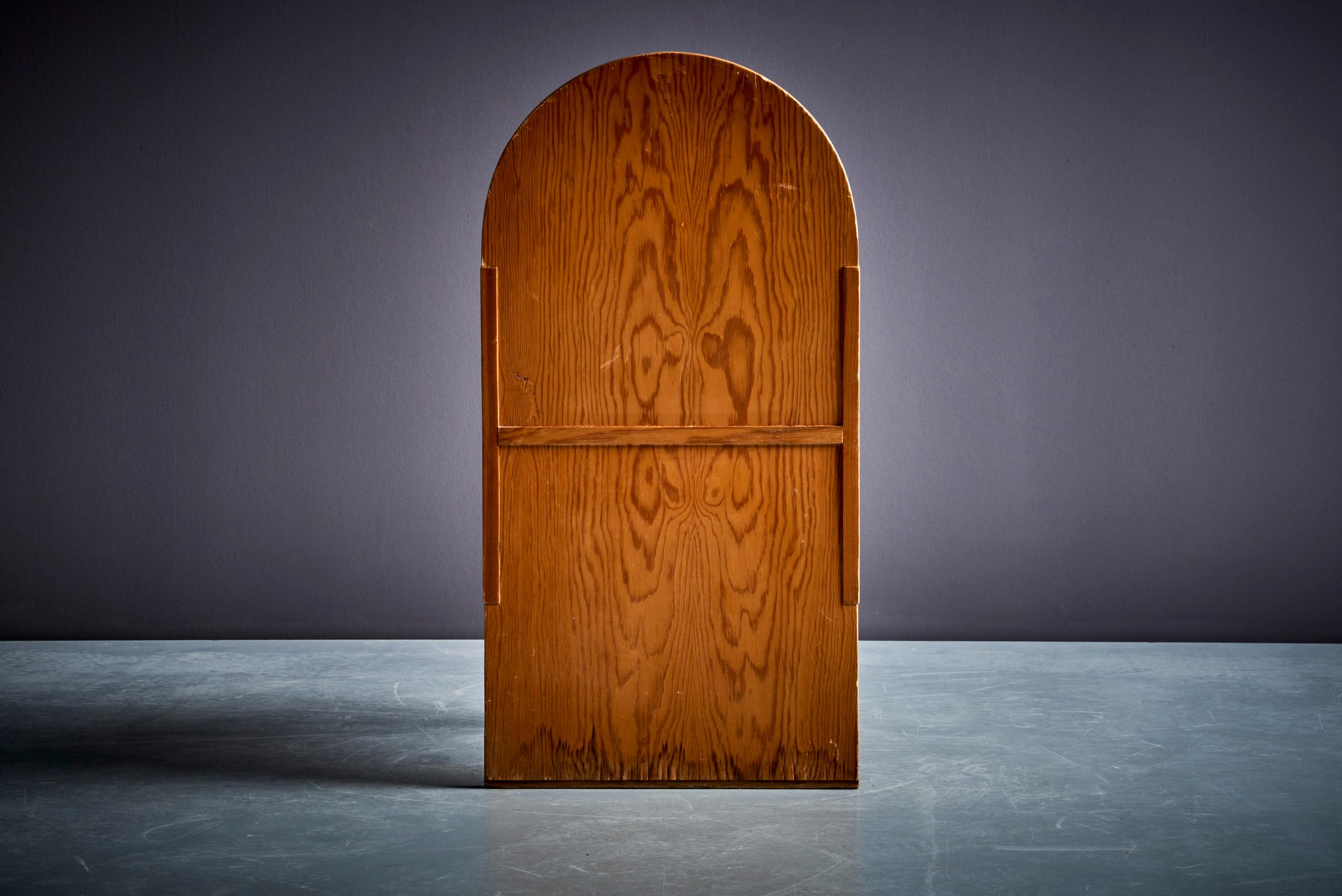 Sculptural Scandinavian Modern Chair in Wood Denmark - 1960s In Good Condition For Sale In Berlin, DE