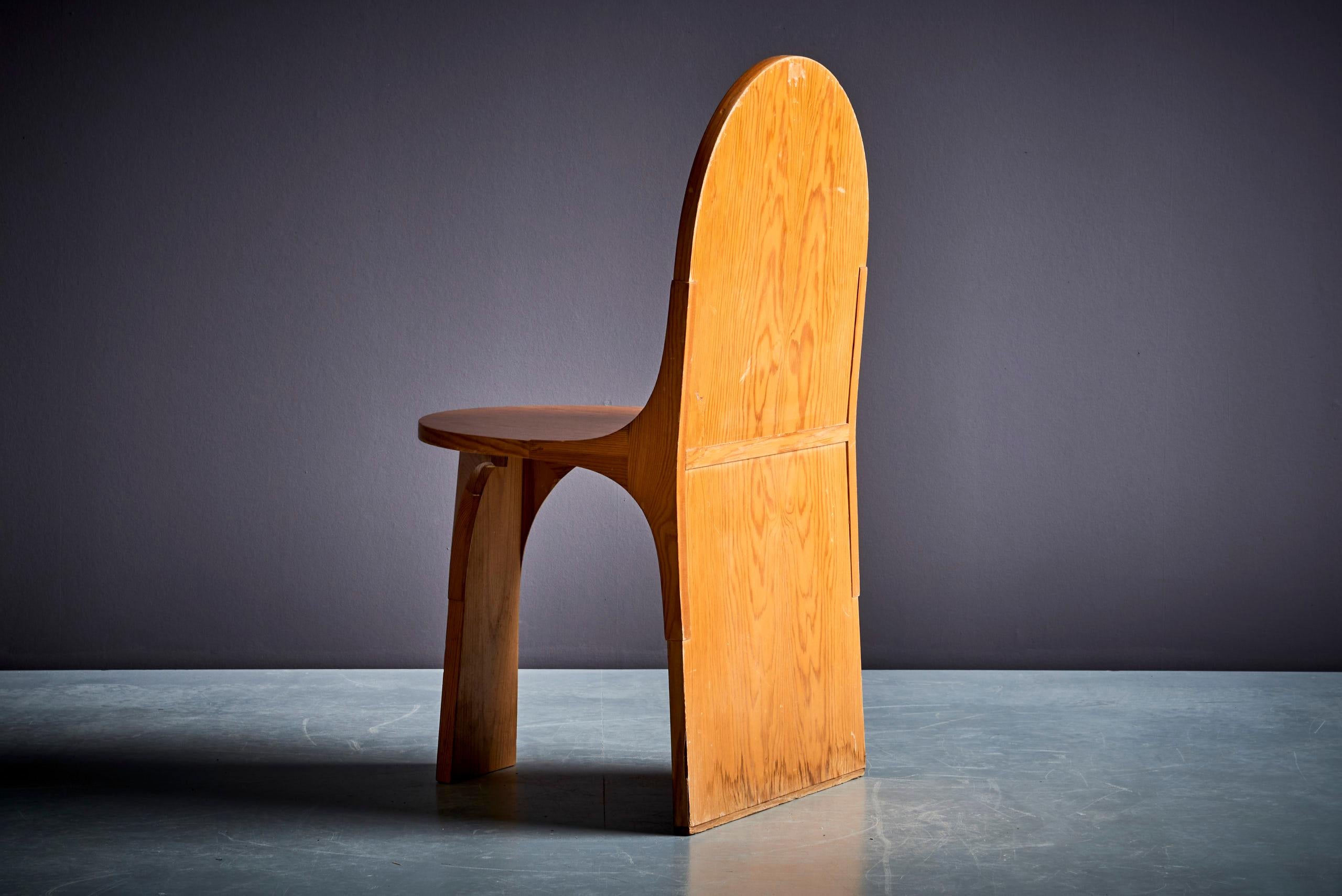 Sculptural Scandinavian Modern Chair in Wood Denmark - 1960s For Sale 1