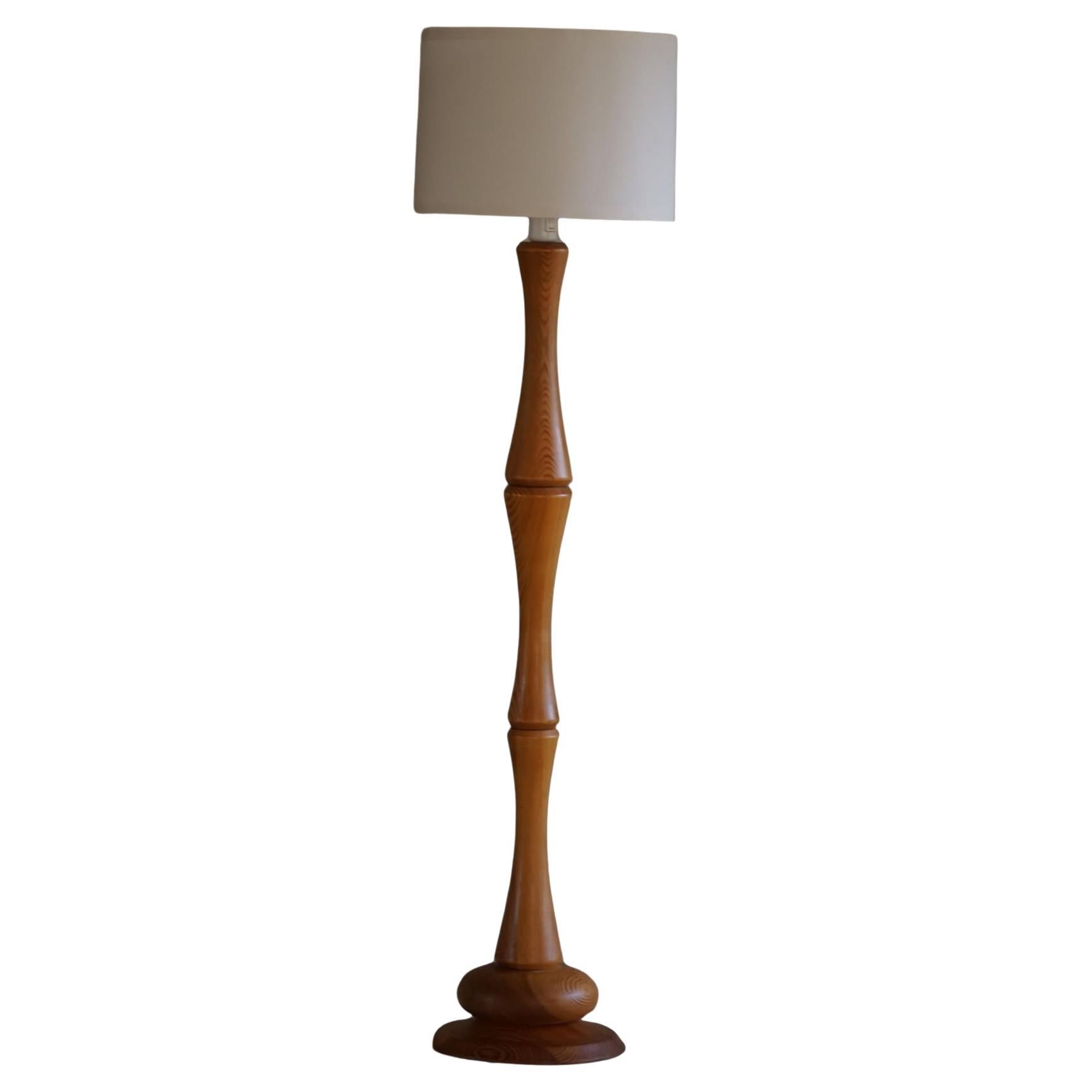 Sculptural Scandinavian Modern Floor Lamp in Solid Pine, 1970s