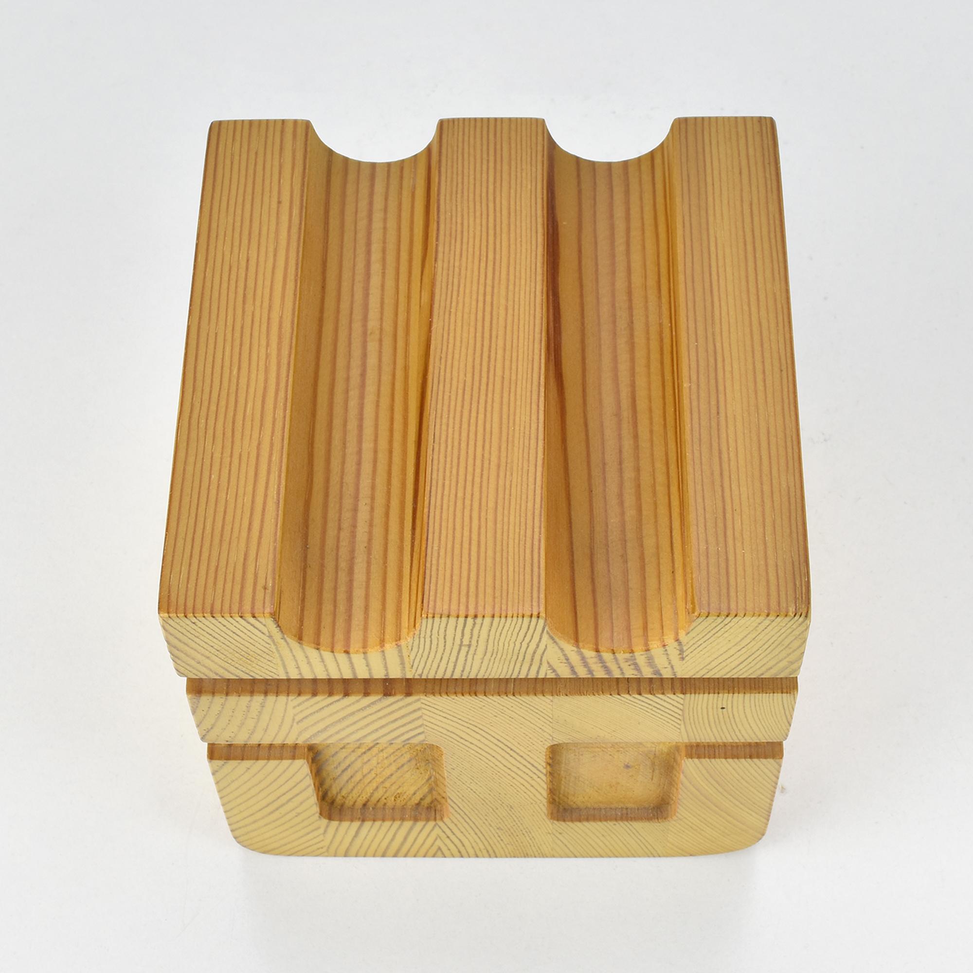 Sculptural Scandinavian Pine Wood Lidded Box in the Style of Uno Kristiansson For Sale 3