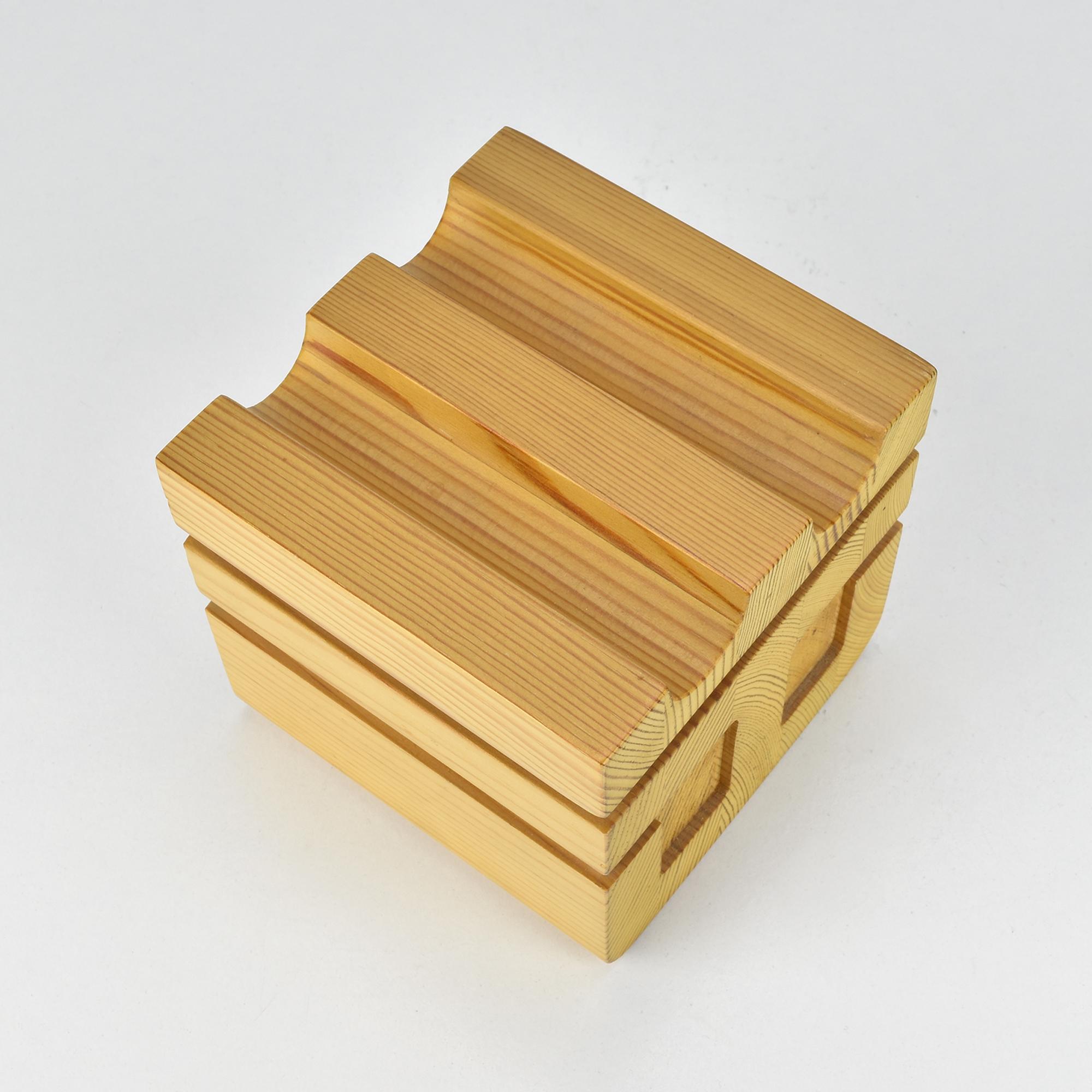 Sculptural Scandinavian Pine Wood Lidded Box in the Style of Uno Kristiansson For Sale 4