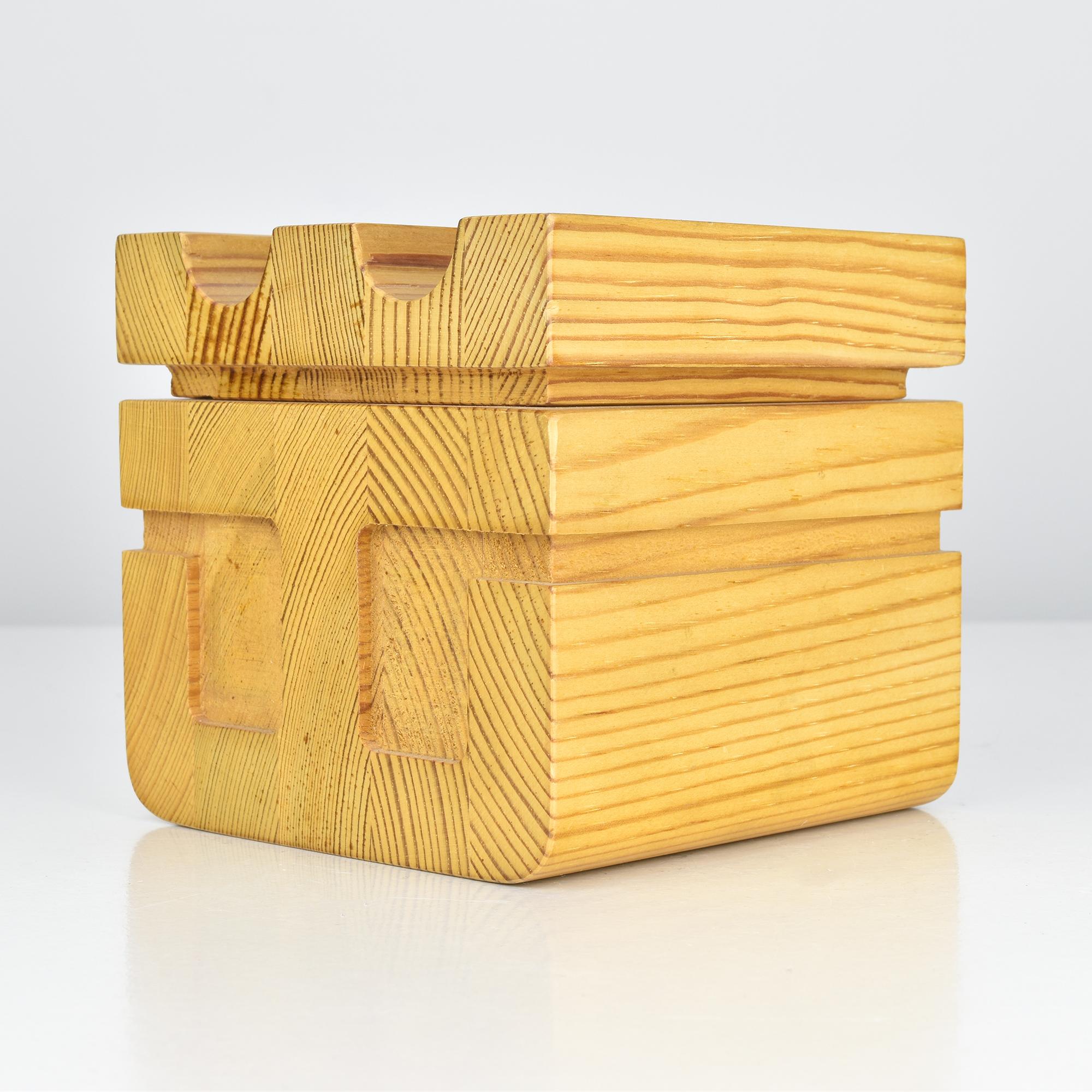 Mid-Century Modern Sculptural Scandinavian Pine Wood Lidded Box in the Style of Uno Kristiansson For Sale