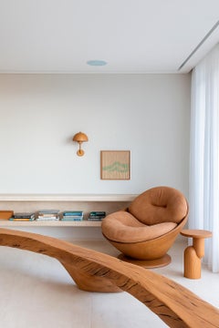 Skulpturaler Beistelltisch "Sertão" aus Freijó-Holz von Gabriela Campos