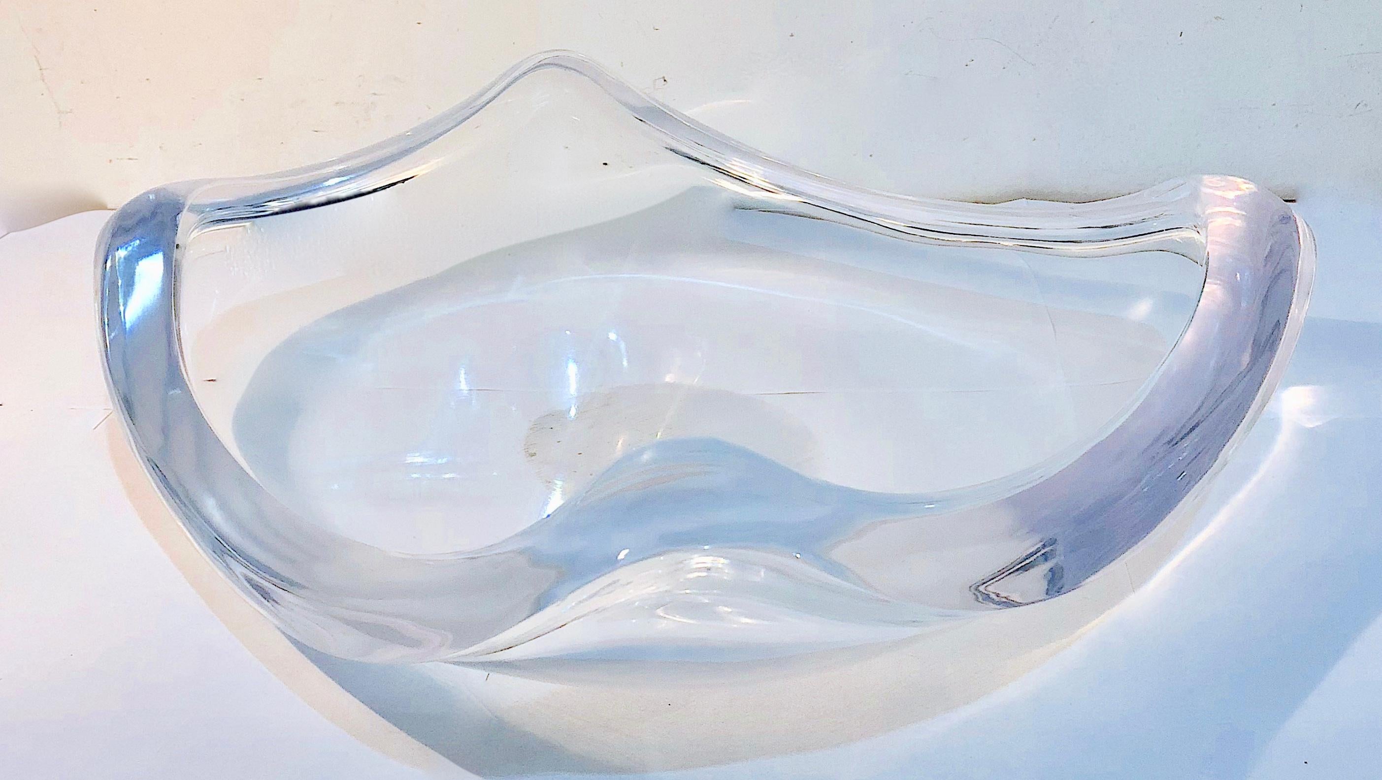 Eye-catching large centerpiece or platter of thick Lucite sculpted in a wonderful free form. This is a versatile piece: It can be a centerpiece, fruit bowl, or salad bowl. This is in an uncommon grand scale. Please contact for location