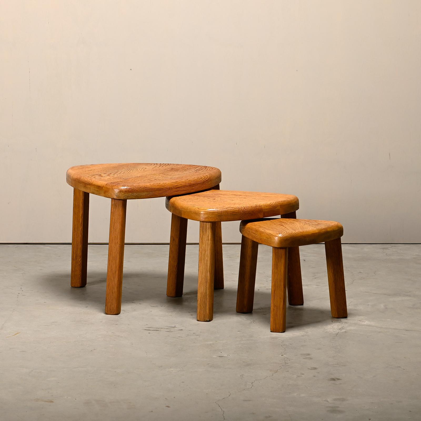 Late 20th Century Sculptural set Nesting Side Tables in solid Oak, French 1970s For Sale