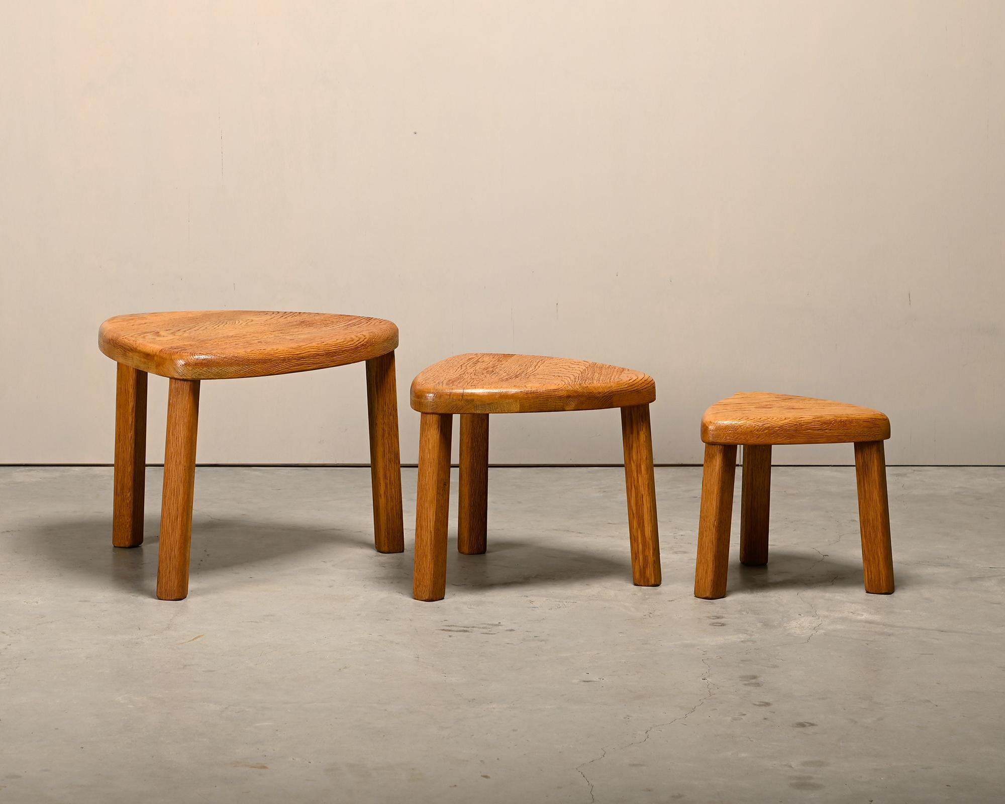 Sculptural set Nesting Side Tables in solid Oak, French 1970s For Sale 1