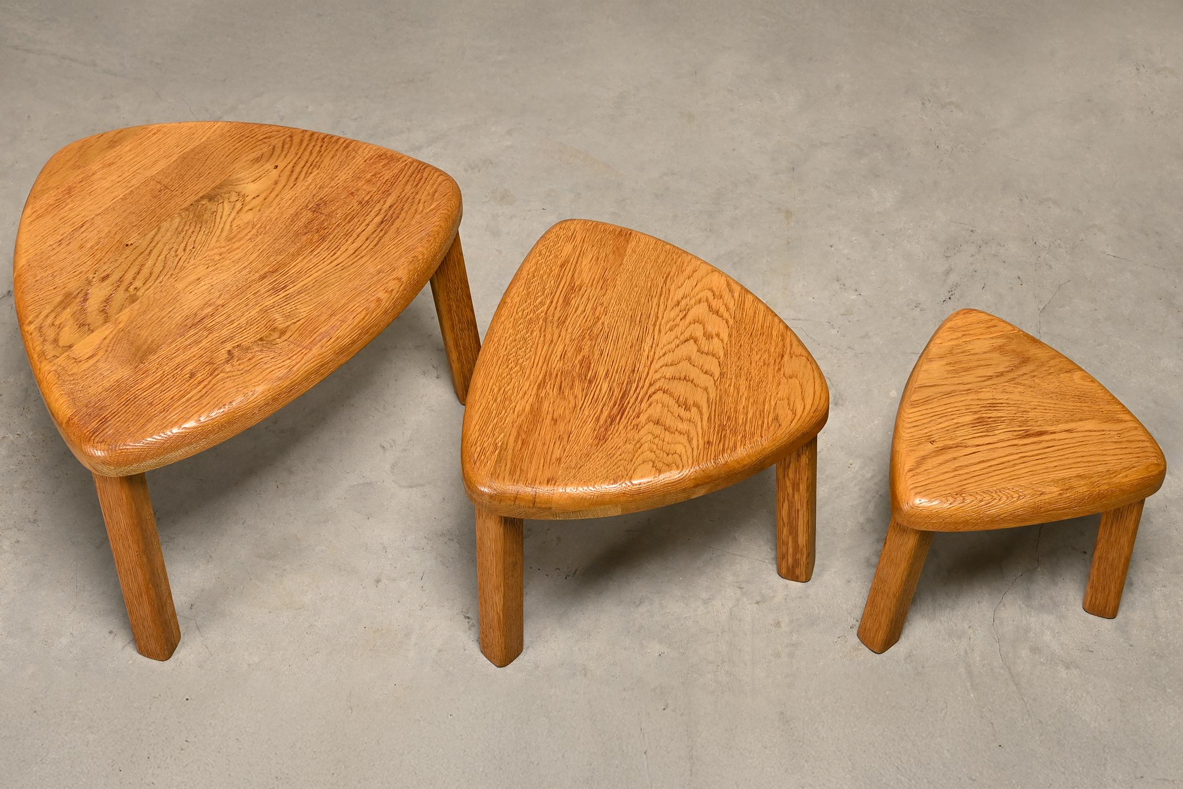 Sculptural set Nesting Side Tables in solid Oak, French 1970s For Sale 2