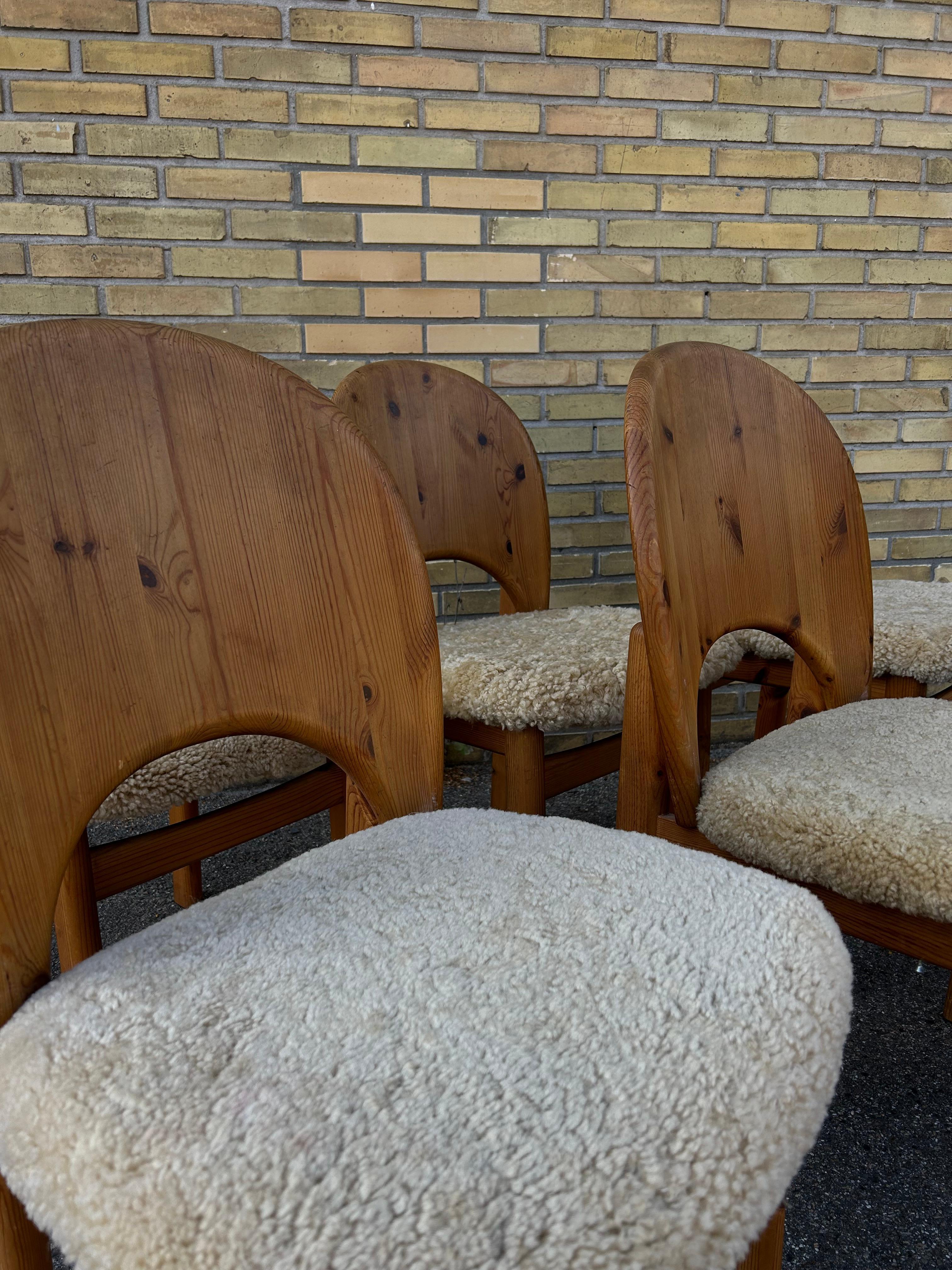 Scandinavian Modern Sculptural set of 6 pine dining chairs by Glostrup Møbelfabrik, Denmark 1960’s