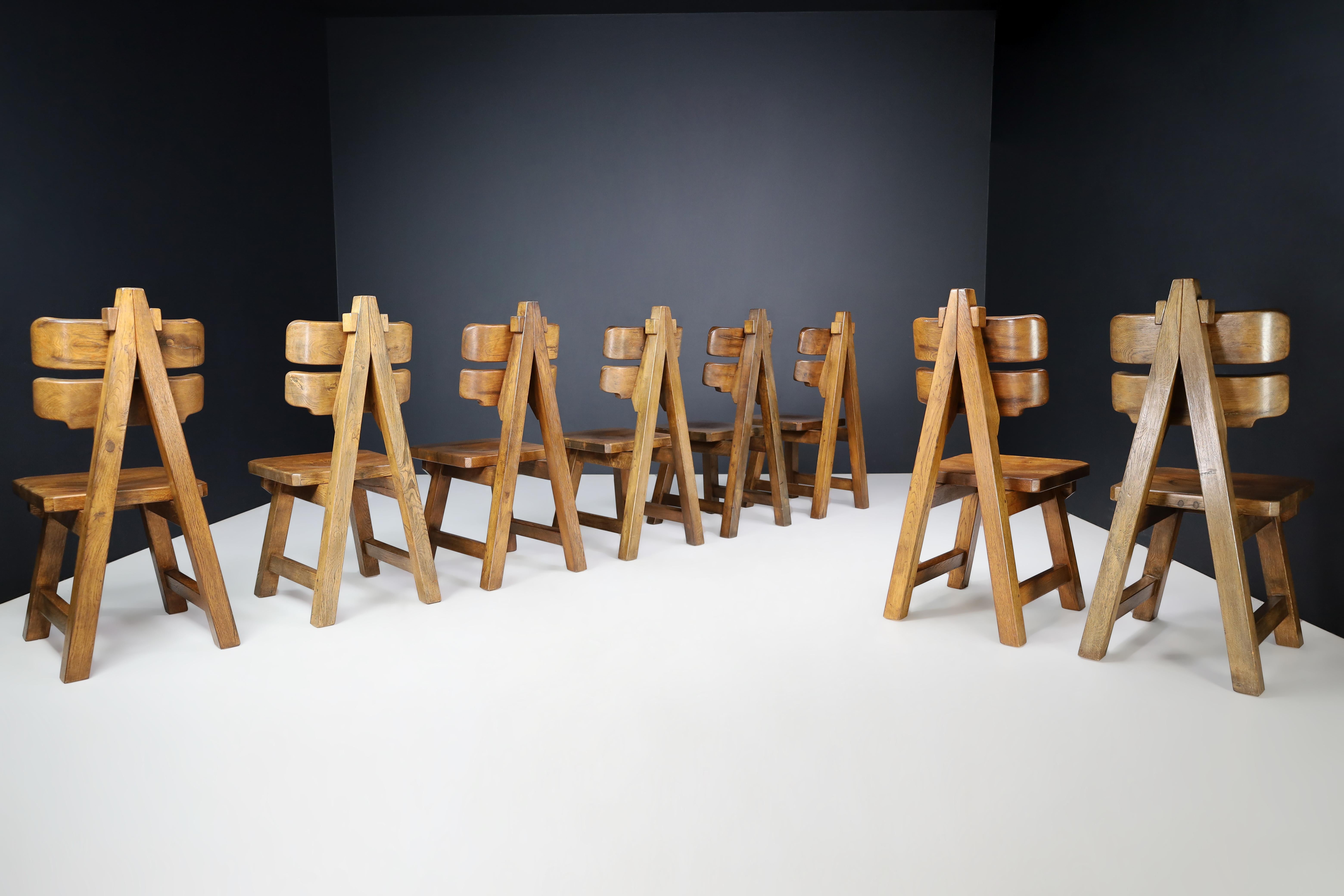 Sculptural Set of Eight Brutalist Dining Chairs in Solid Oak, France, 1960s   In Good Condition For Sale In Almelo, NL