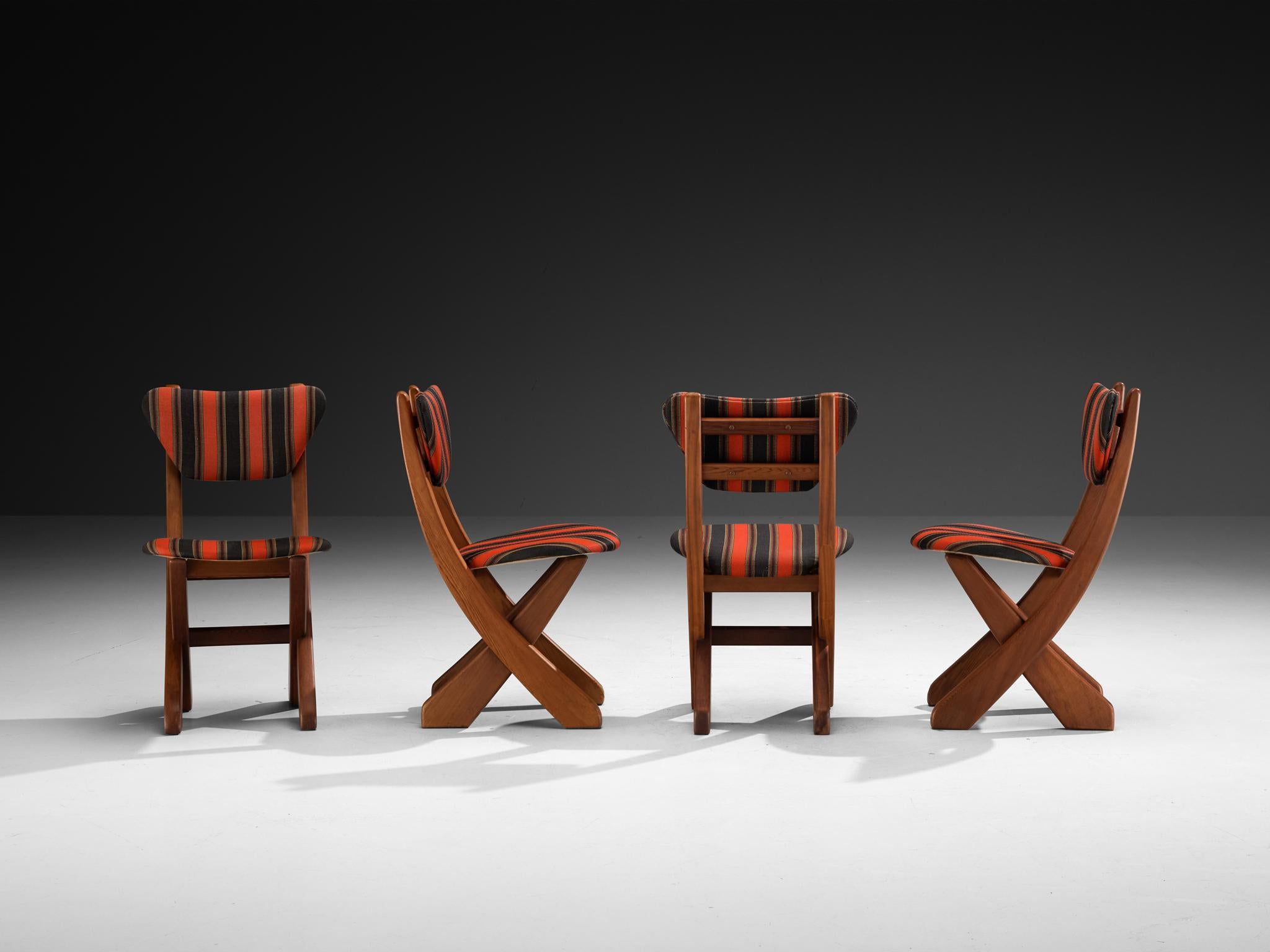 Tessuto Set scultoreo di quattro sedie da pranzo danesi in pino dell'Oregon in vendita