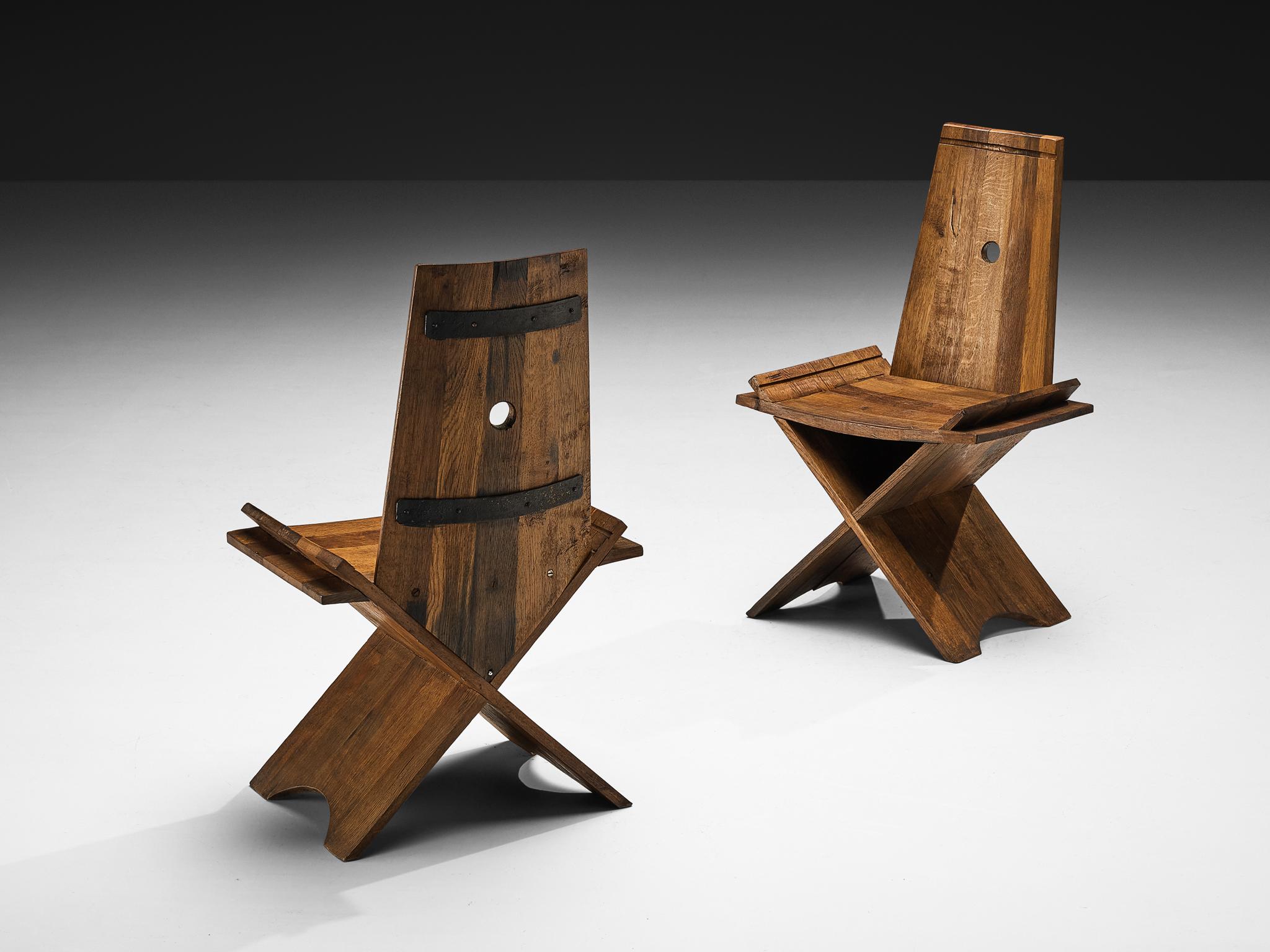 Ferro Set di quattro sedie da pranzo scultoree in Oak con accenti in ferro in vendita