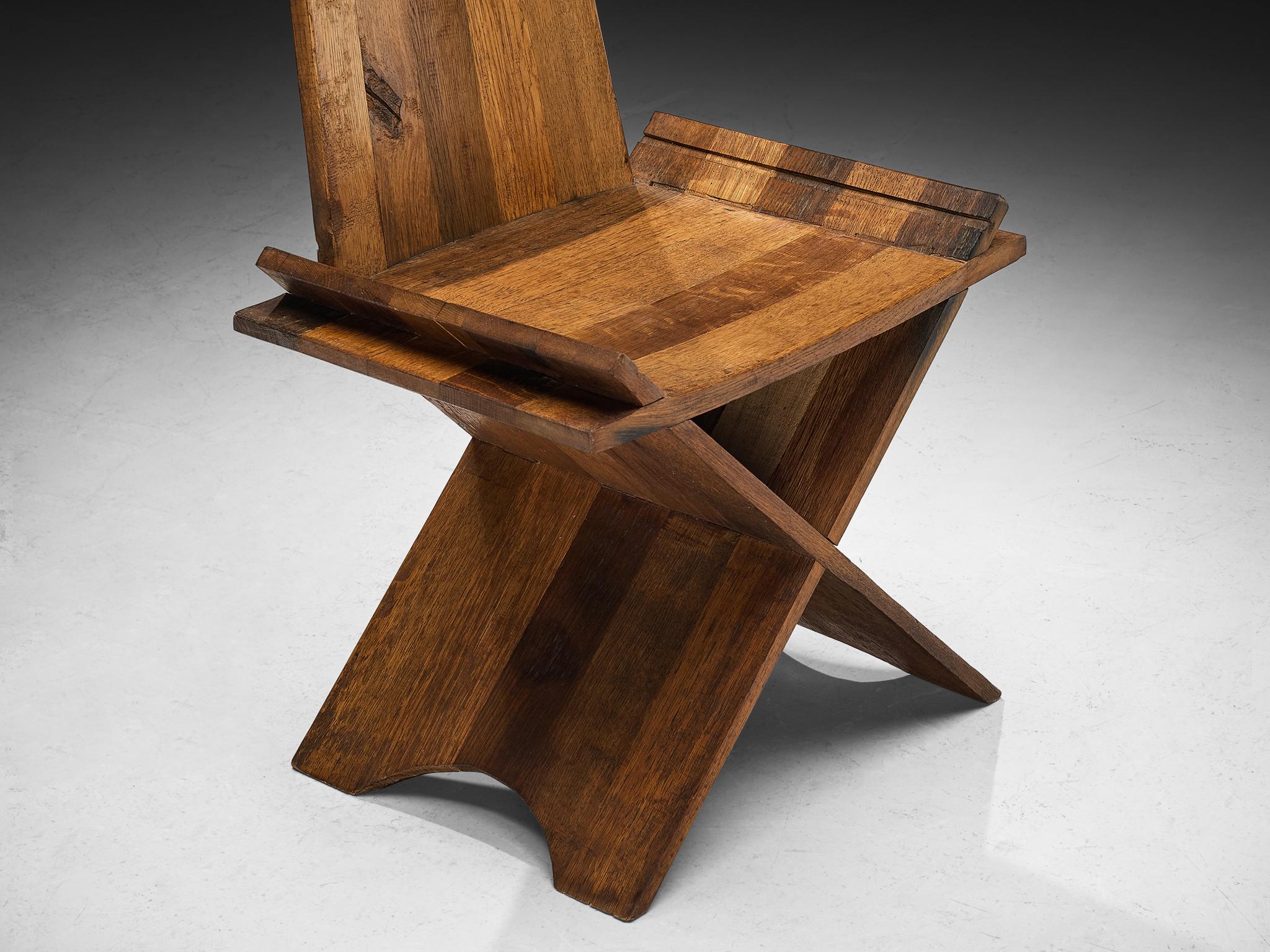 Set di quattro sedie da pranzo scultoree in Oak con accenti in ferro in vendita 1