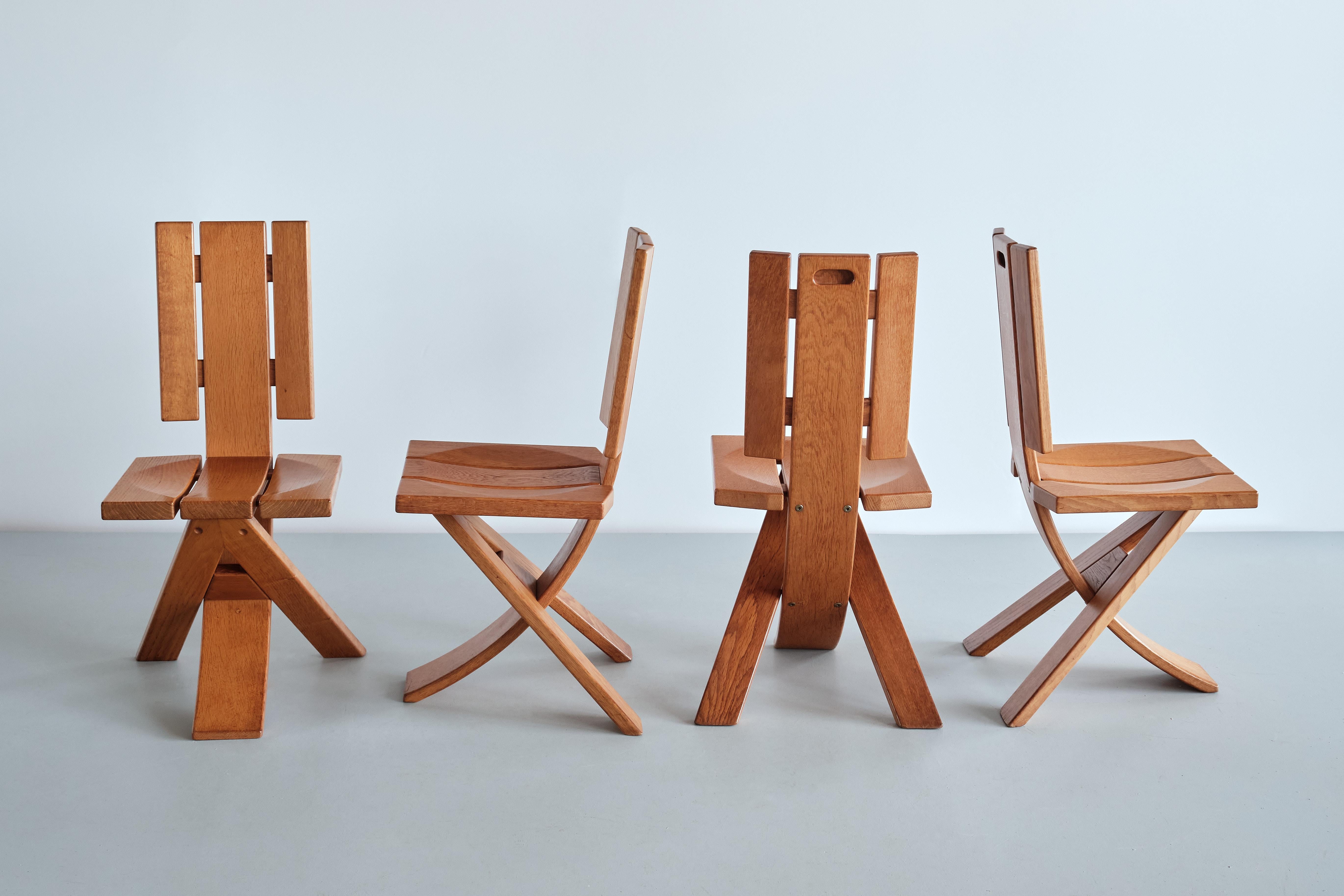 Ensemble sculptural de quatre chaises de salle à manger Ebénisterie Seltz en chêne, France, années 1970 en vente 5