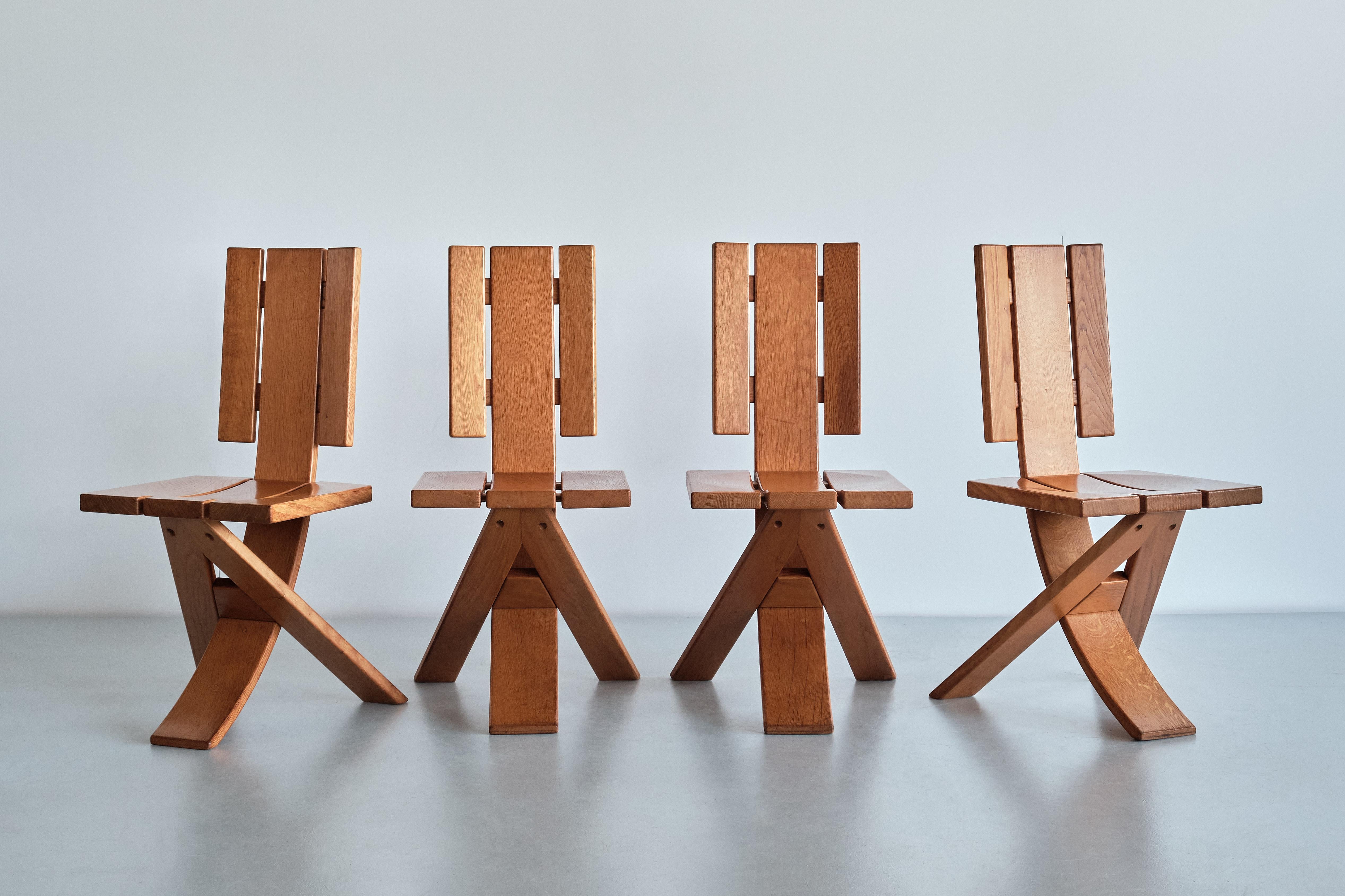 Ensemble sculptural de quatre chaises de salle à manger Ebénisterie Seltz en chêne, France, années 1970 en vente 6