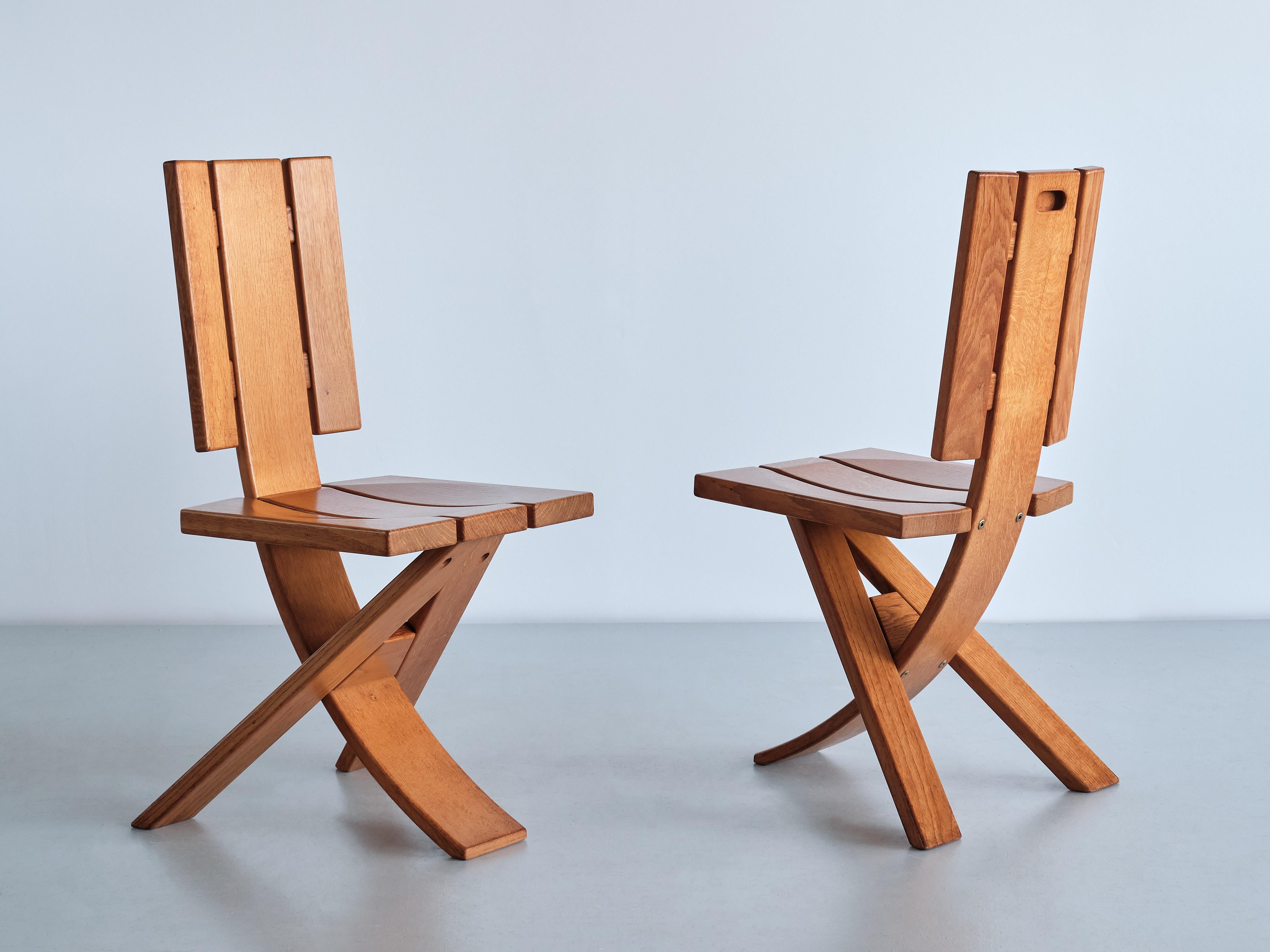 Mid-Century Modern Sculptural Set of Four Ebénisterie Seltz Dining Chairs in Oak, France, 1970s For Sale