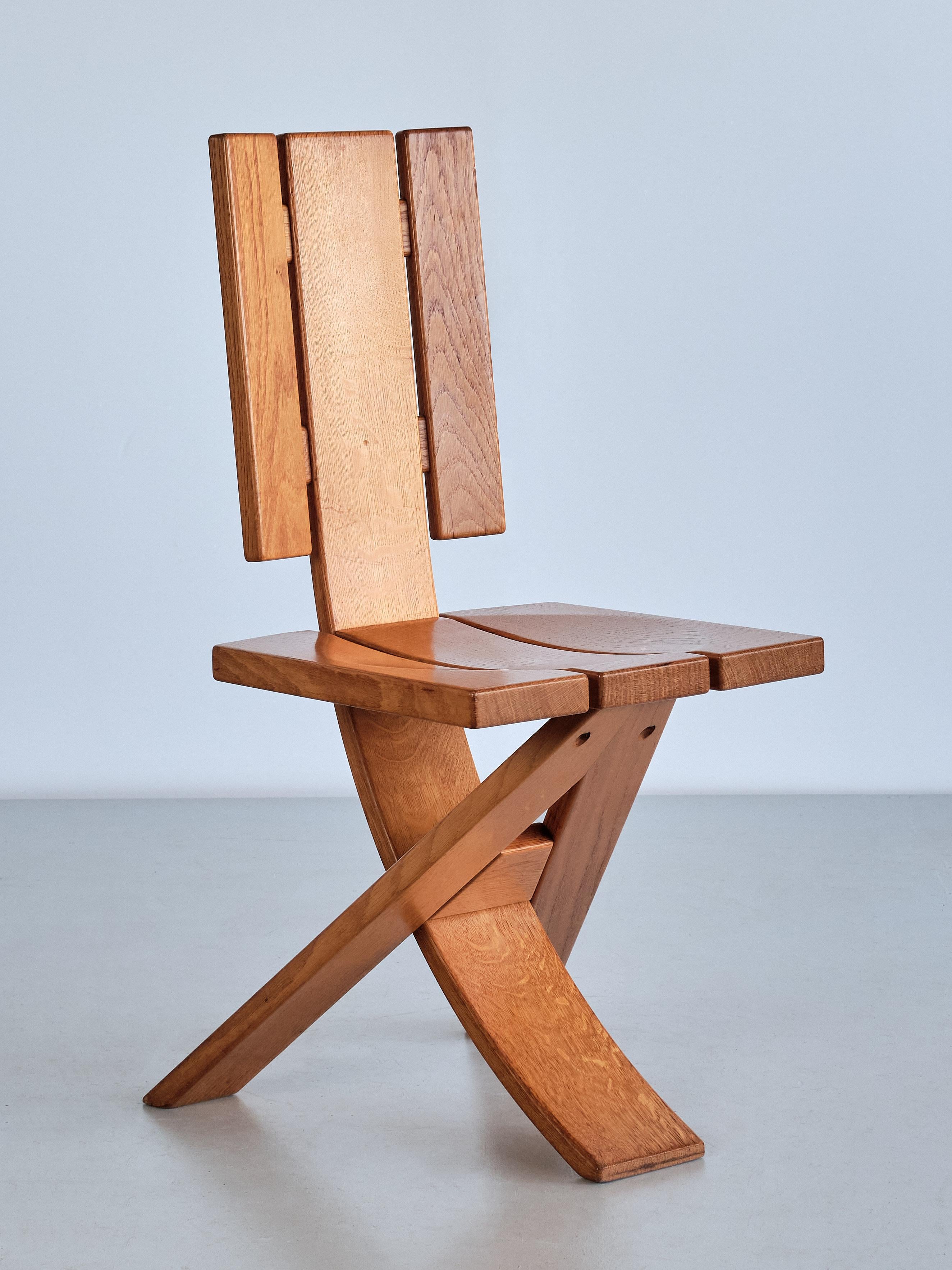 Sculptural Set of Four Ebénisterie Seltz Dining Chairs in Oak, France, 1970s In Good Condition For Sale In The Hague, NL