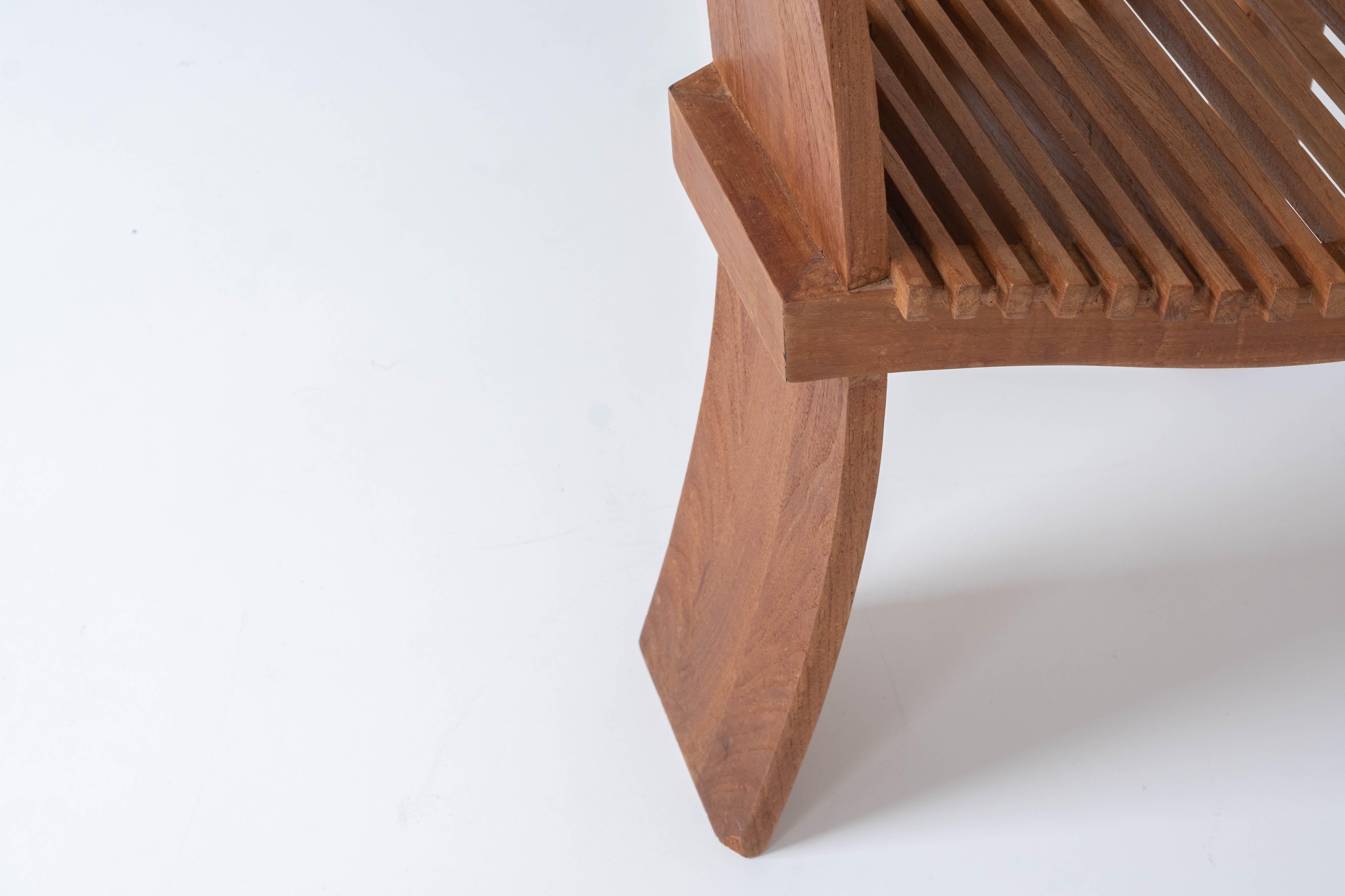 Ensemble sculptural de quatre chaises de salle à manger à dossier haut des années 1960 6