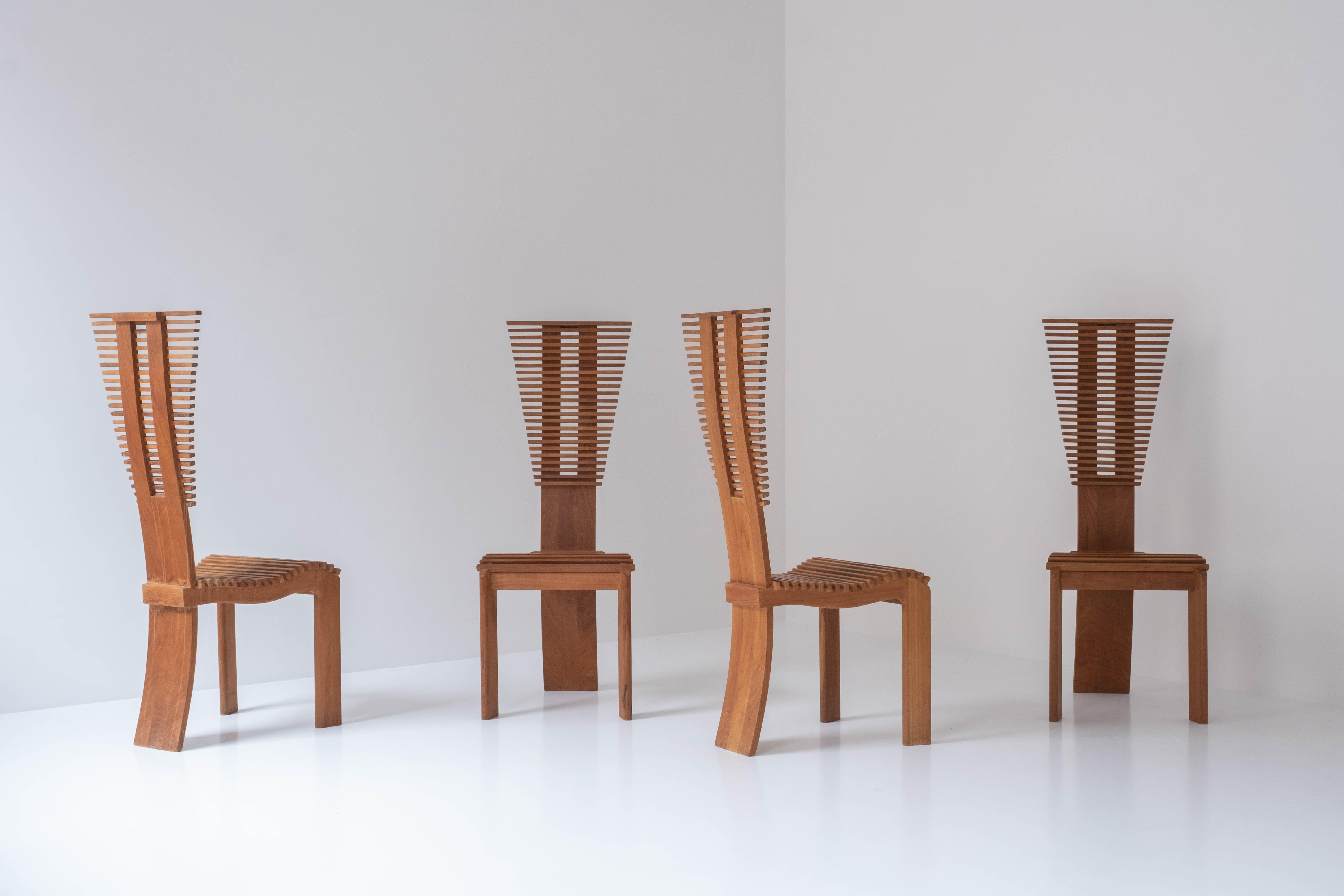 Skulpturaler Satz von vier Esszimmerstühlen mit hoher Rückenlehne aus den 1960er Jahren im Angebot 9