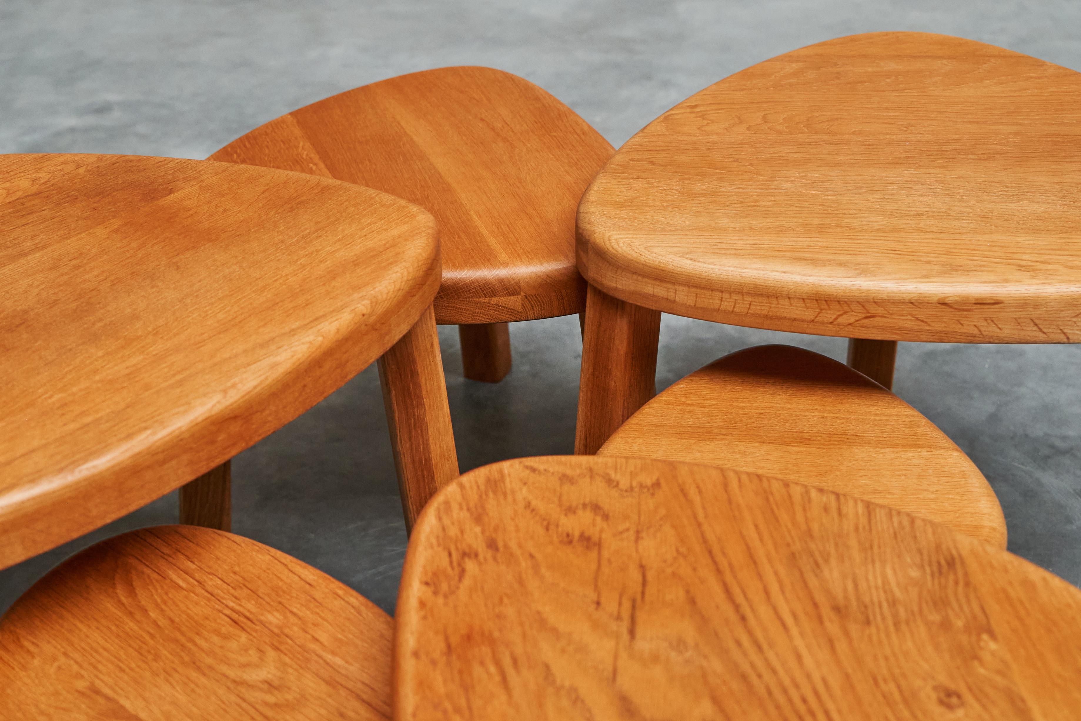Sculptural Set of Sectional Coffee Tables in Solid Oak 1970s For Sale 4