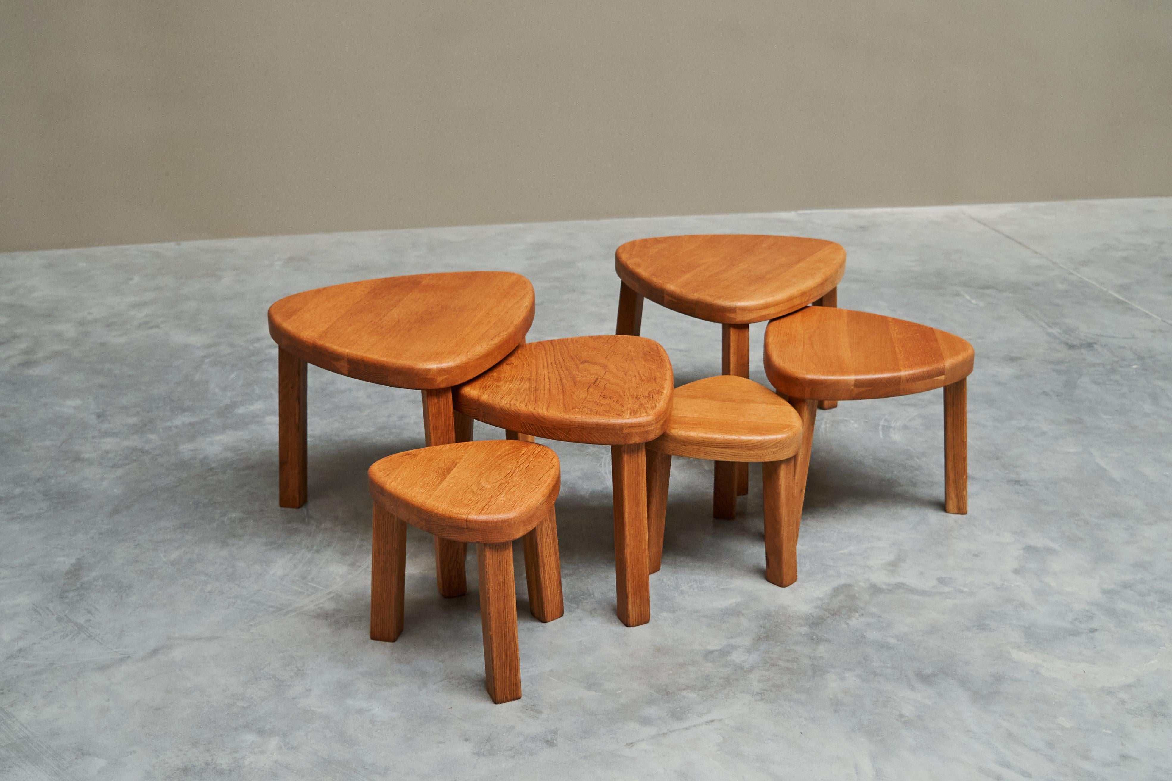 Hand-Crafted Sculptural Set of Sectional Coffee Tables in Solid Oak 1970s For Sale