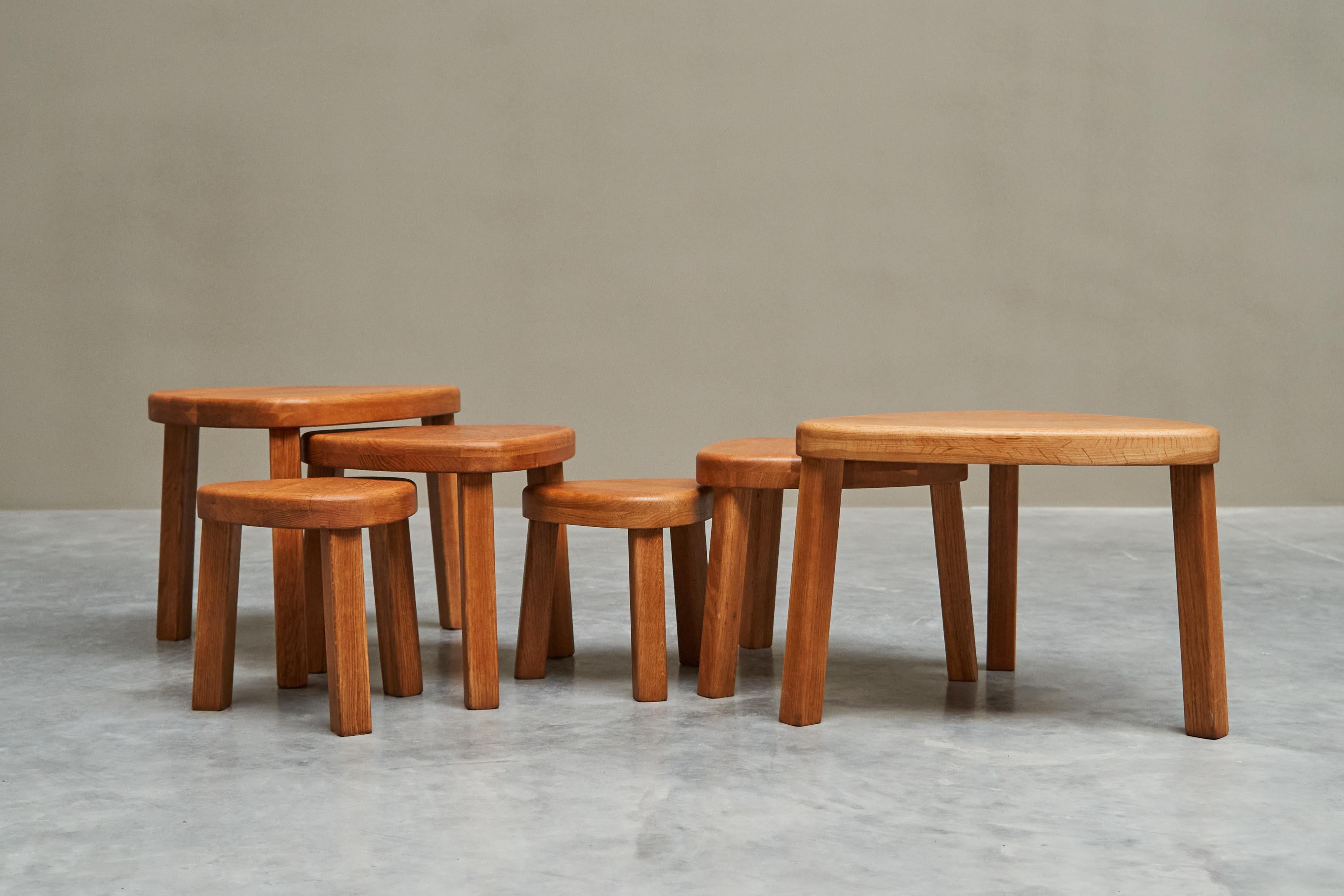 Sculptural Set of Sectional Coffee Tables in Solid Oak 1970s In Good Condition For Sale In Meer, VAN