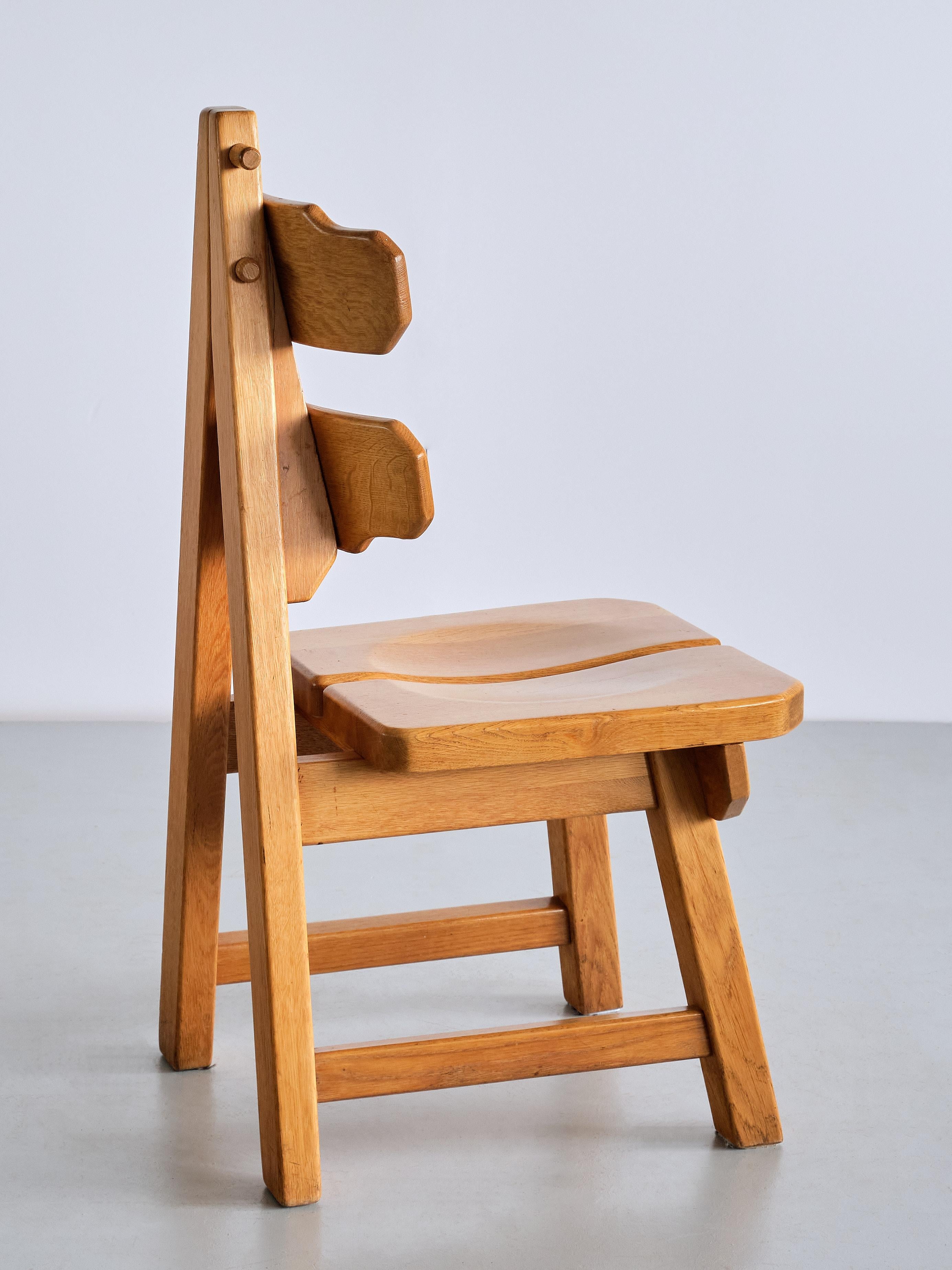 Sculptural Set of Six Brutalist Dining Chairs in Solid Oak, France, 1960s For Sale 7