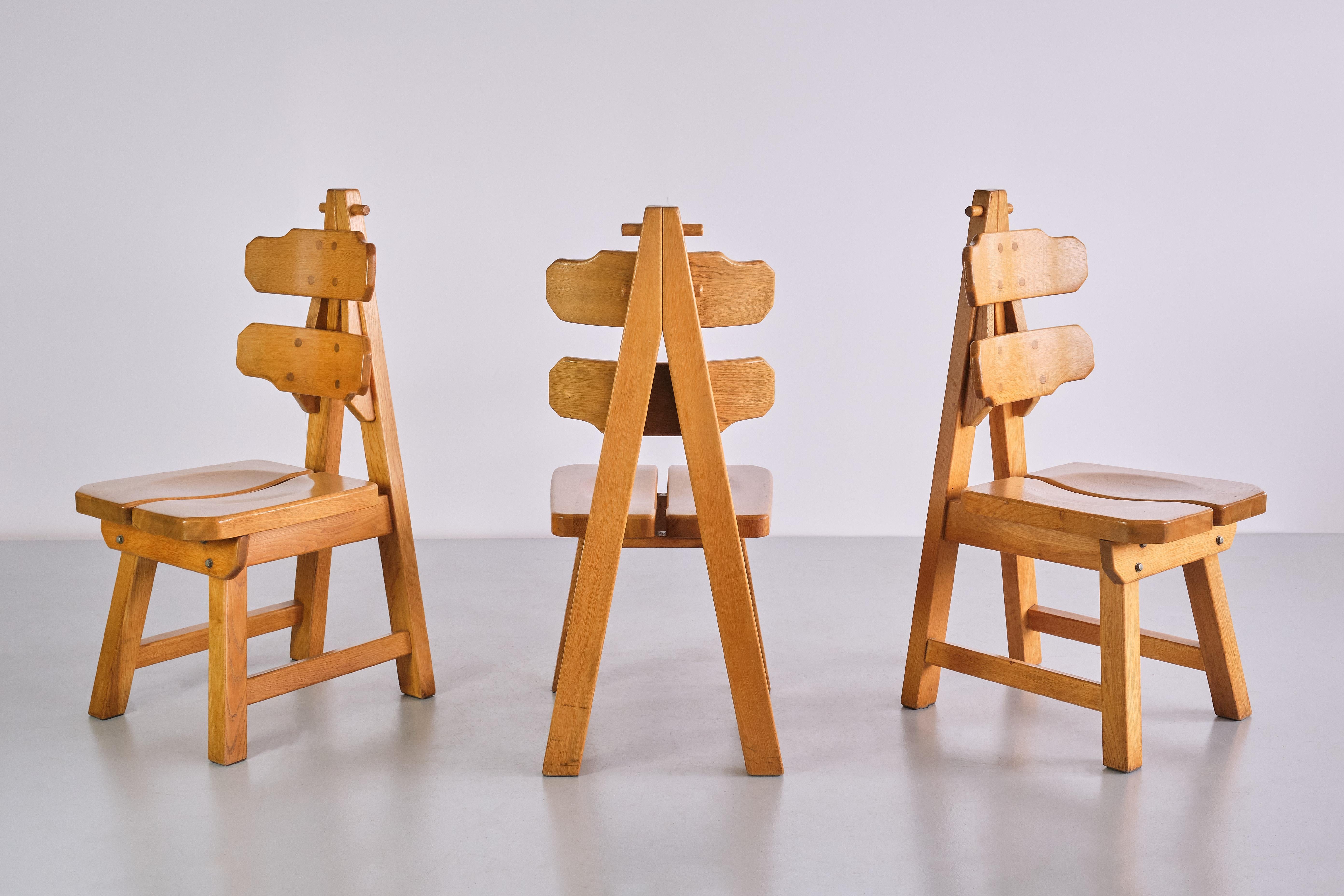 Sculptural Set of Six Brutalist Dining Chairs in Solid Oak, France, 1960s In Good Condition For Sale In The Hague, NL