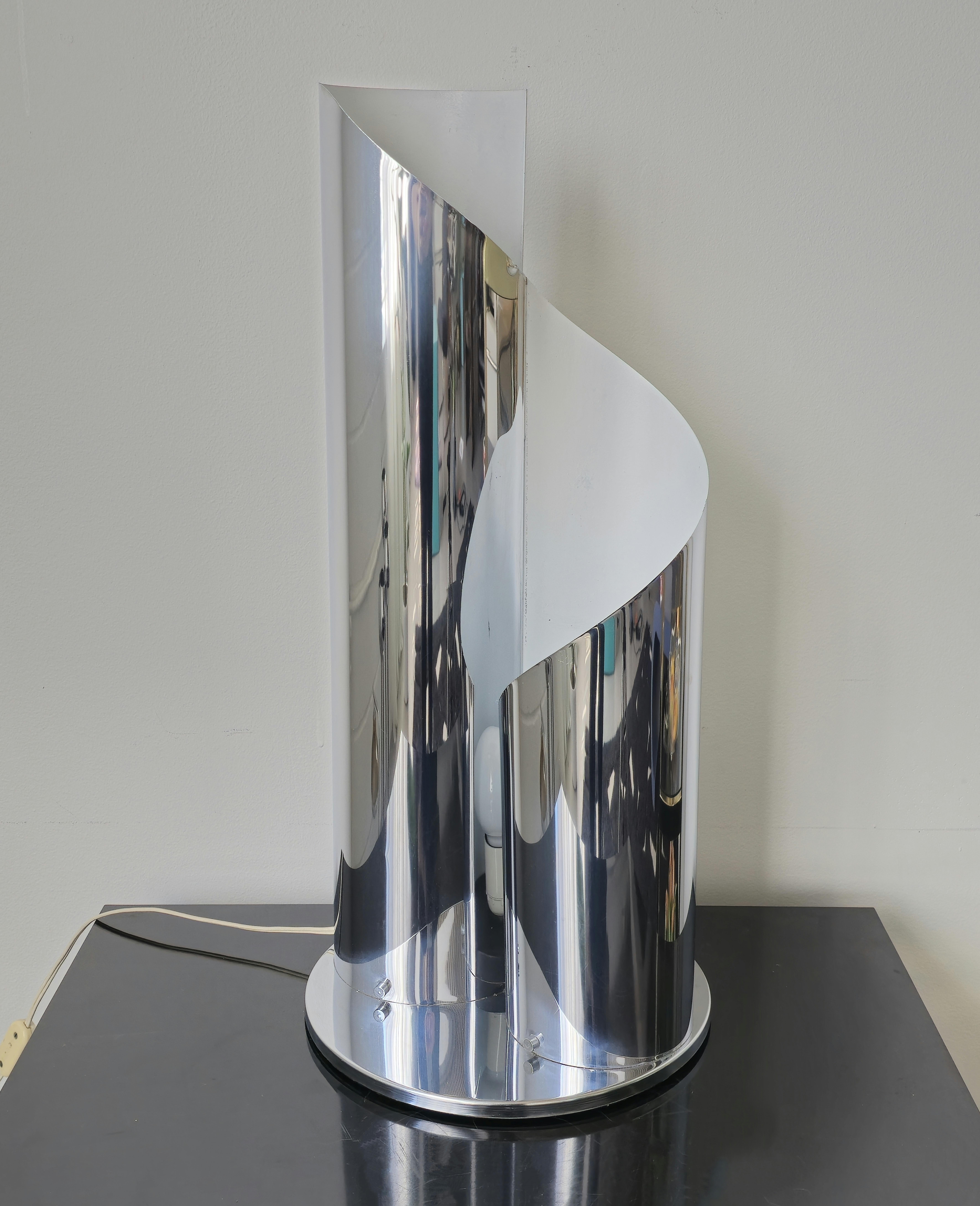 Lampe de table sculpturale en métal de style moderne de l'ère spatiale, milieu du siècle dernier en vente 2